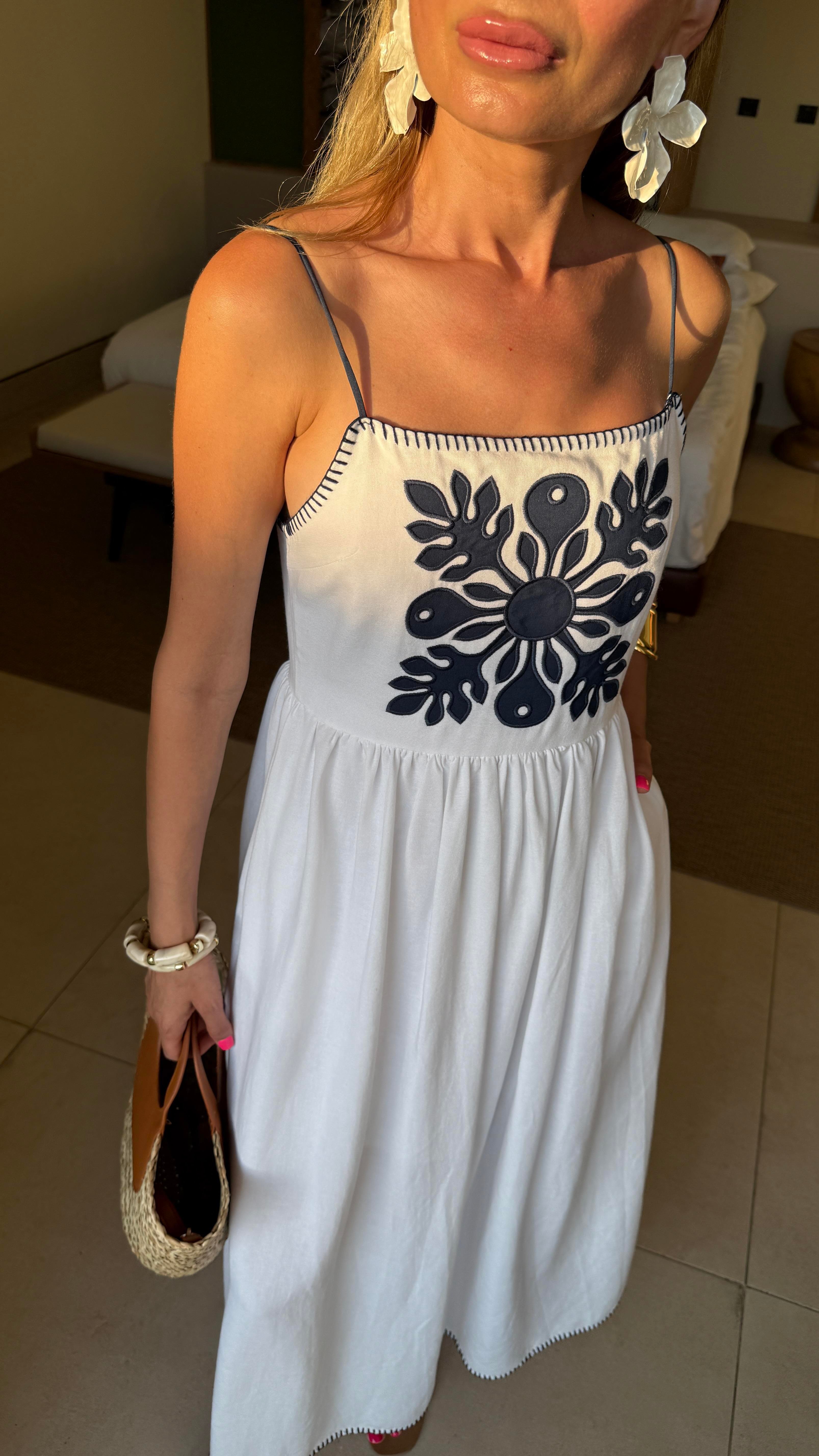 Lacivert Nakışlı Beyaz Keten Elbise ELBİSE | NO33