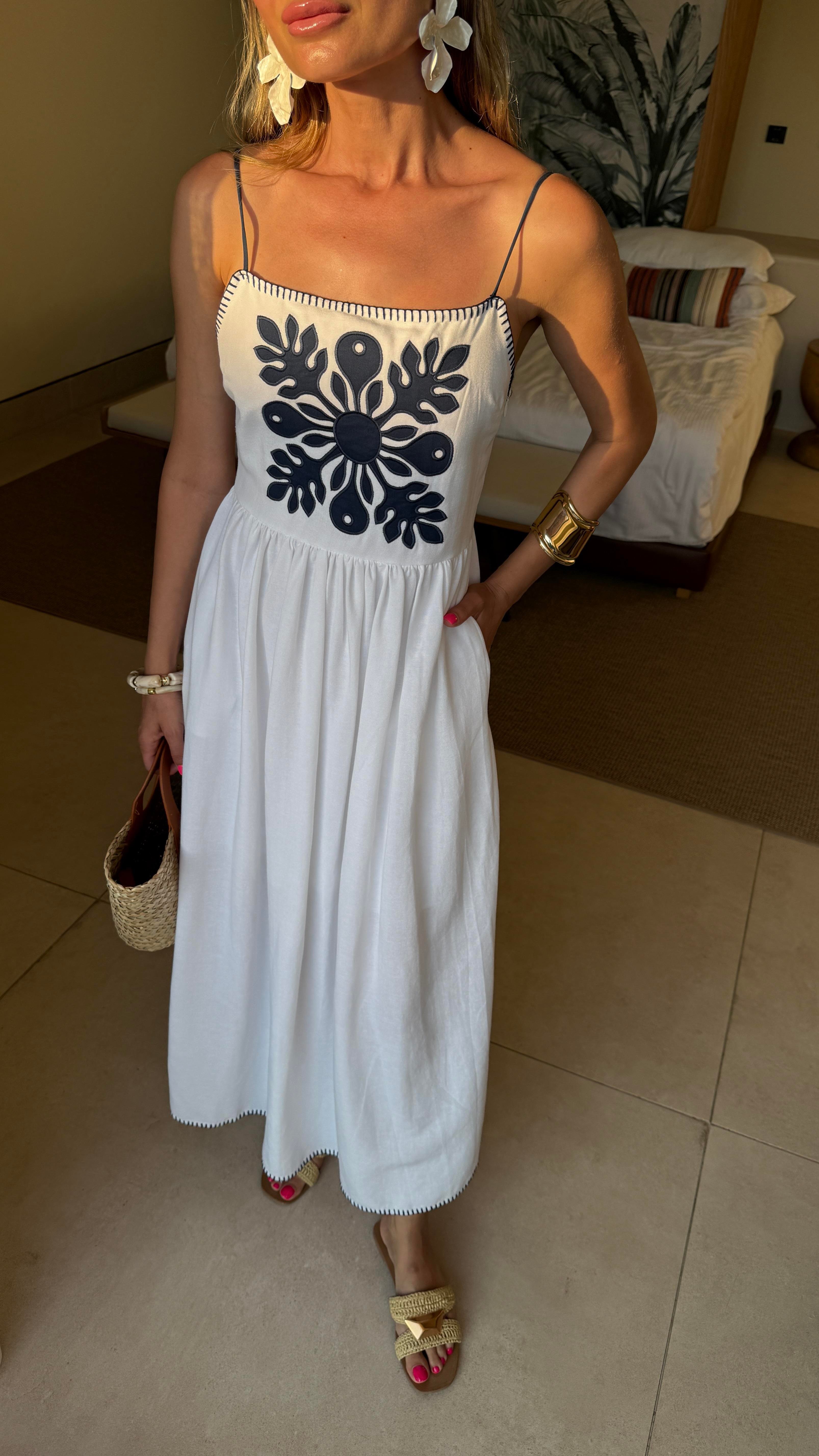 Lacivert Nakışlı Beyaz Keten Elbise ELBİSE | NO33