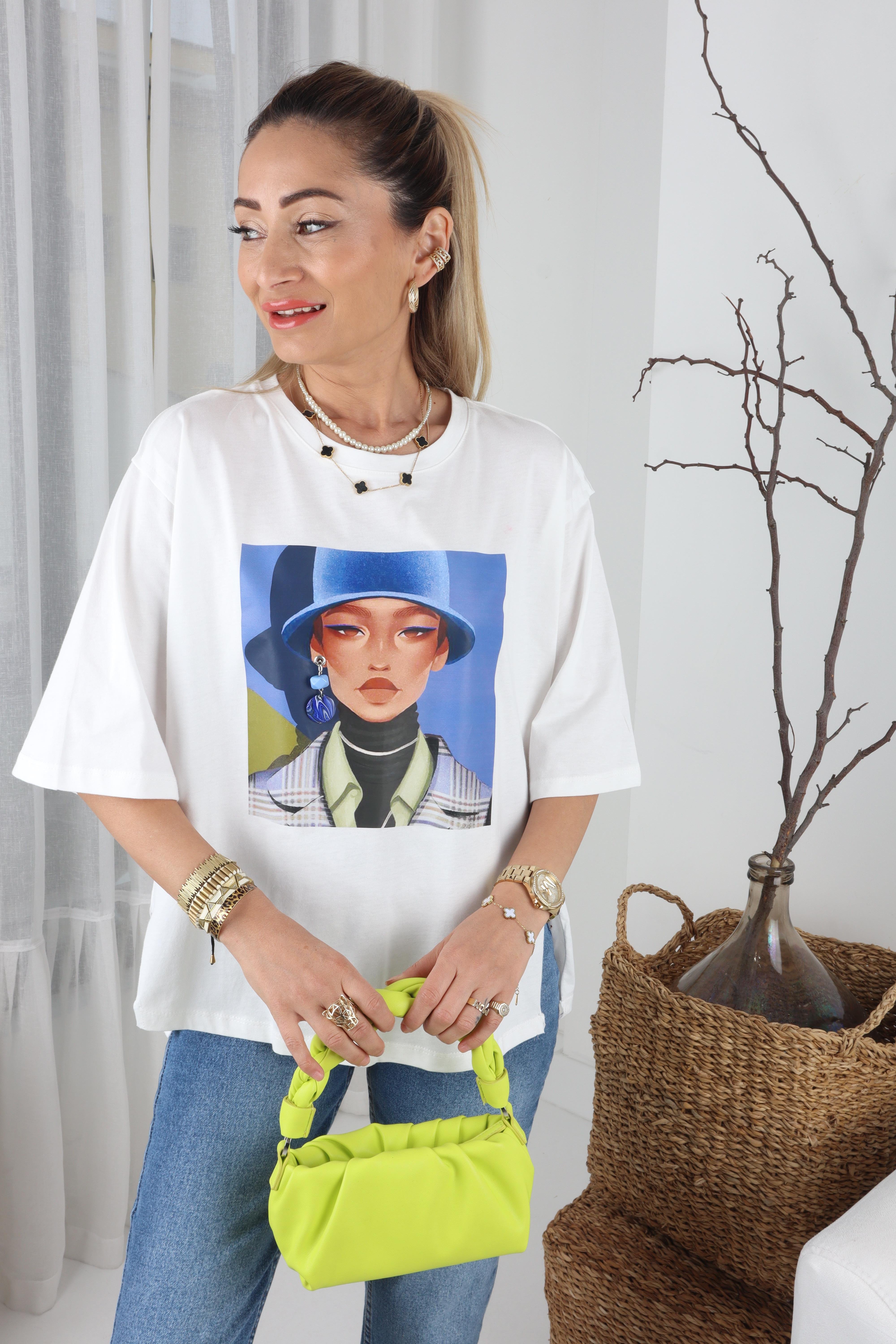 Mavi Şapkalı Kadın Baskılı Tshirt T-SHİRT