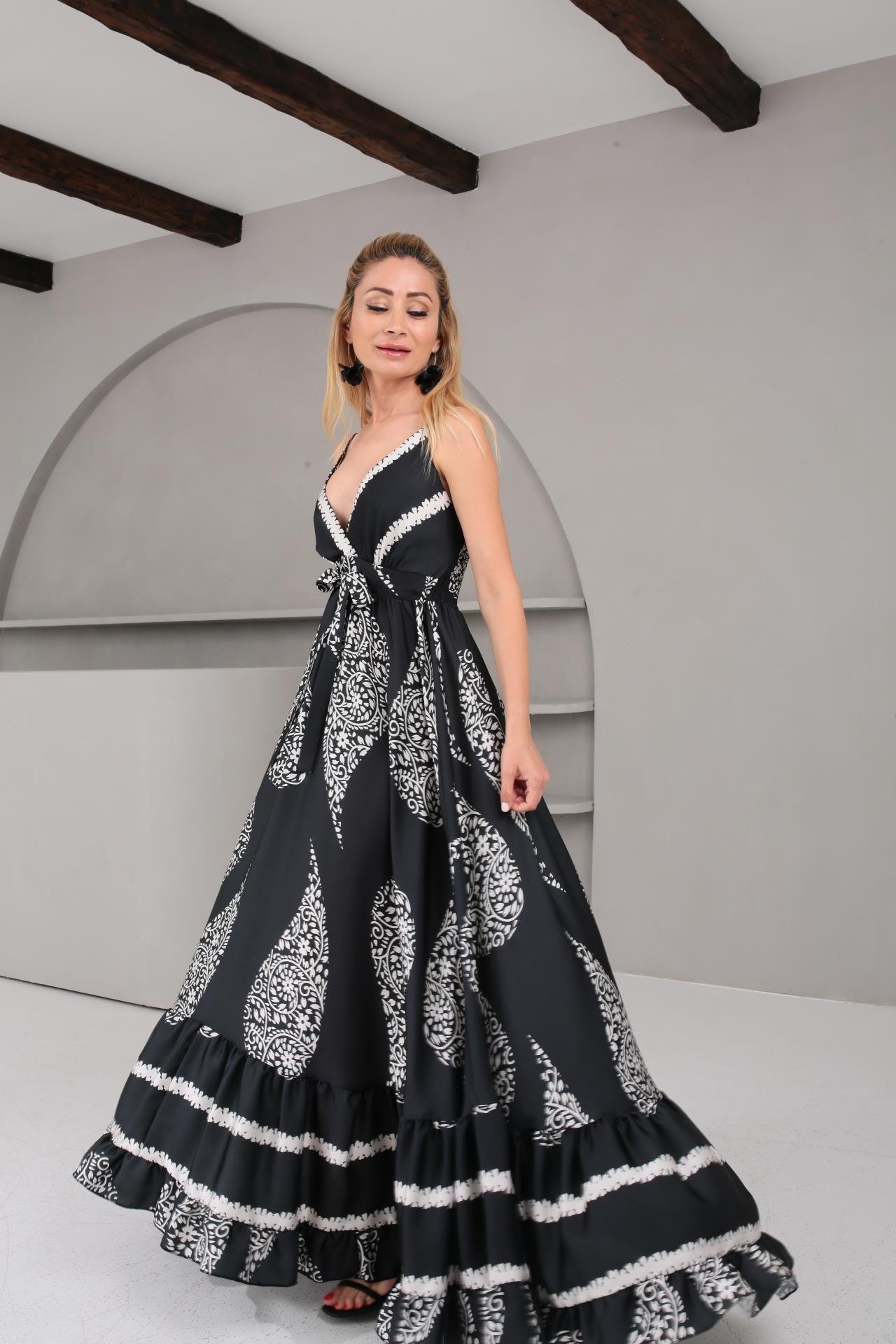 Sırtı Lastikli Önü Büzgülü Siyah Desenli Elbise ELBİSE | NO33