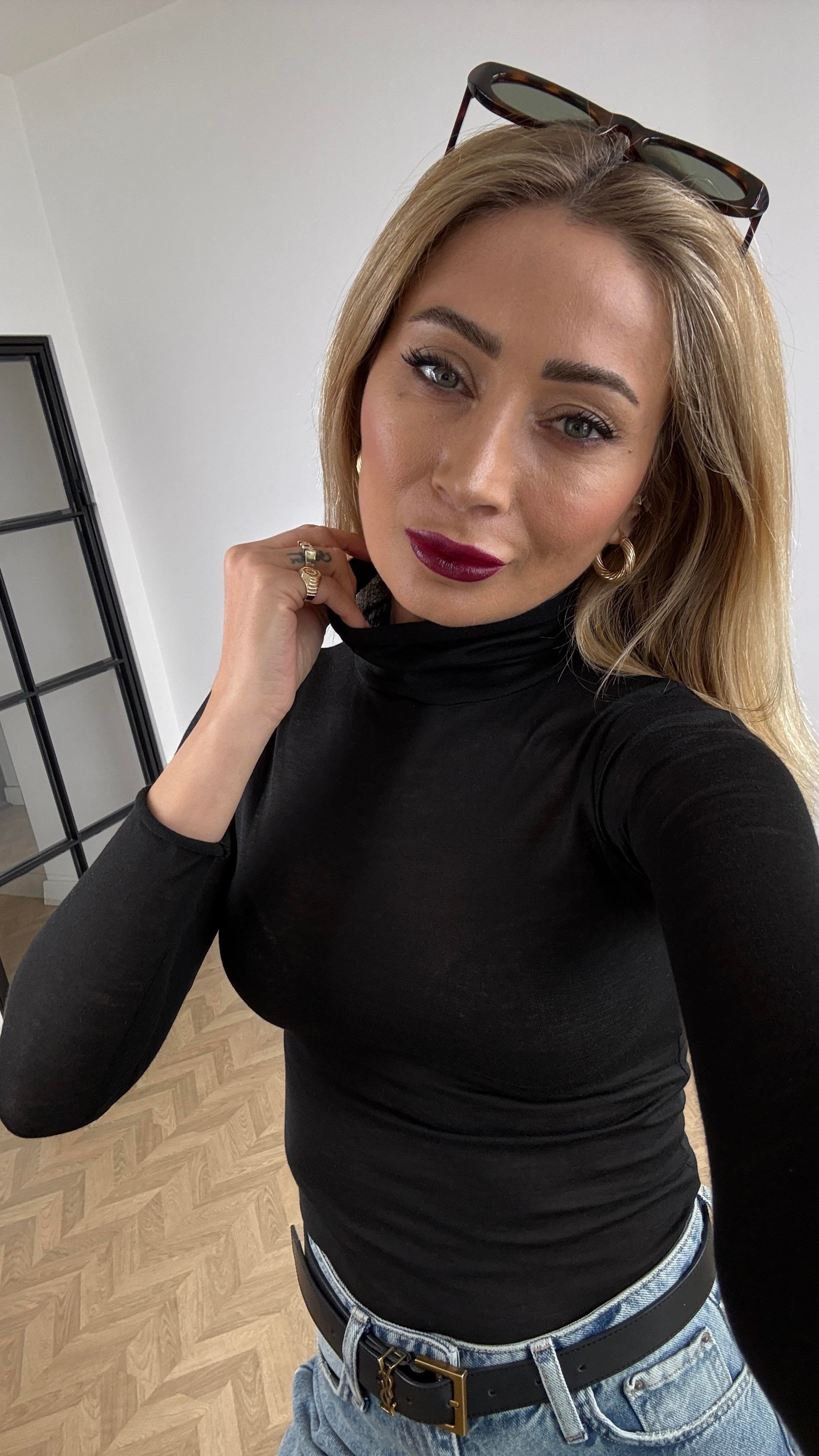 Siyah Boğazlı Tarnsparan Bluz BLUZ