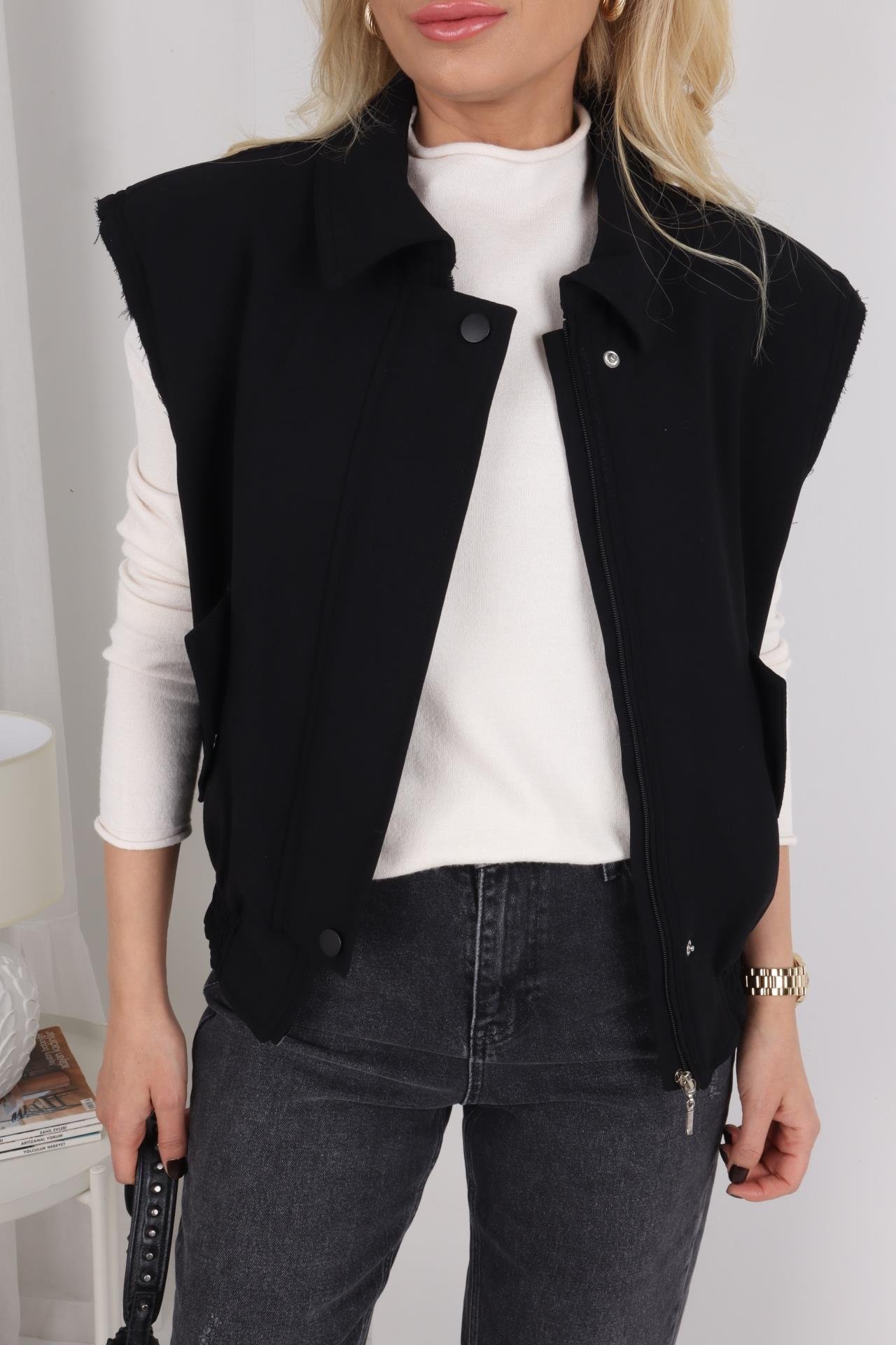 Siyah Krep Kumaş Vatkalı Yelek YELEK