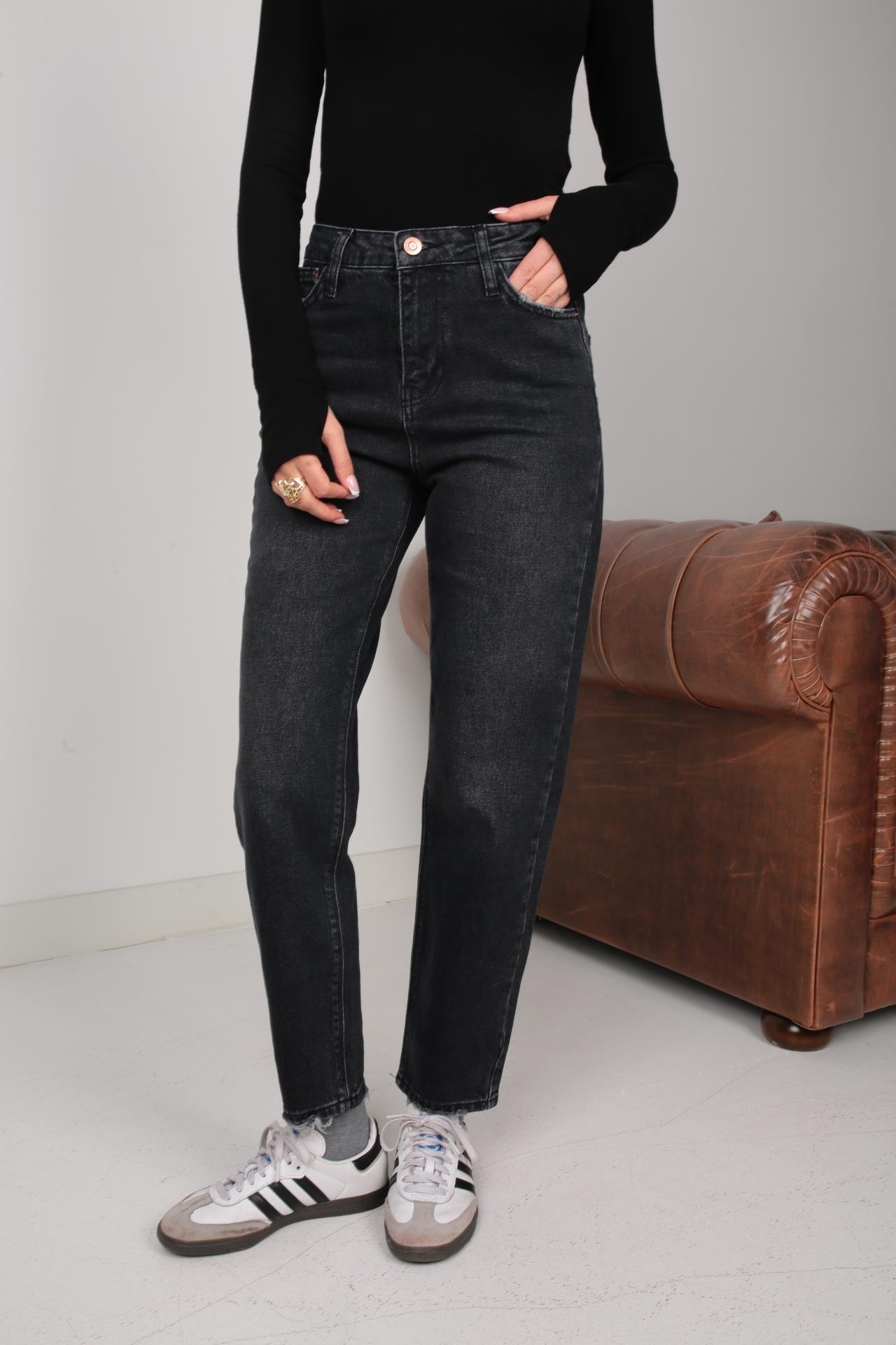 Siyah Paça Detay Mom Jean(1736-1) JEAN