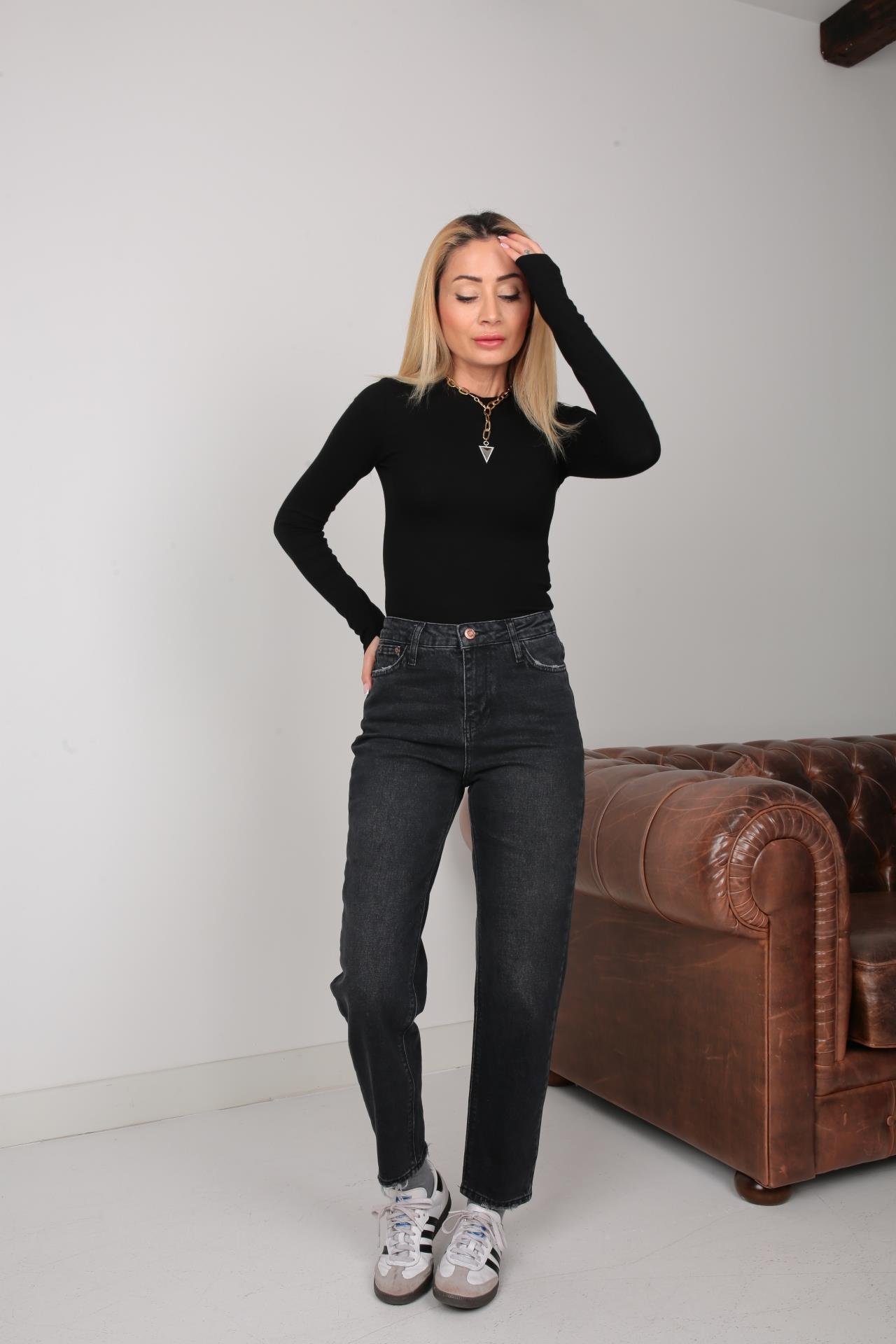 Siyah Paça Detay Mom Jean(1736-1) JEAN