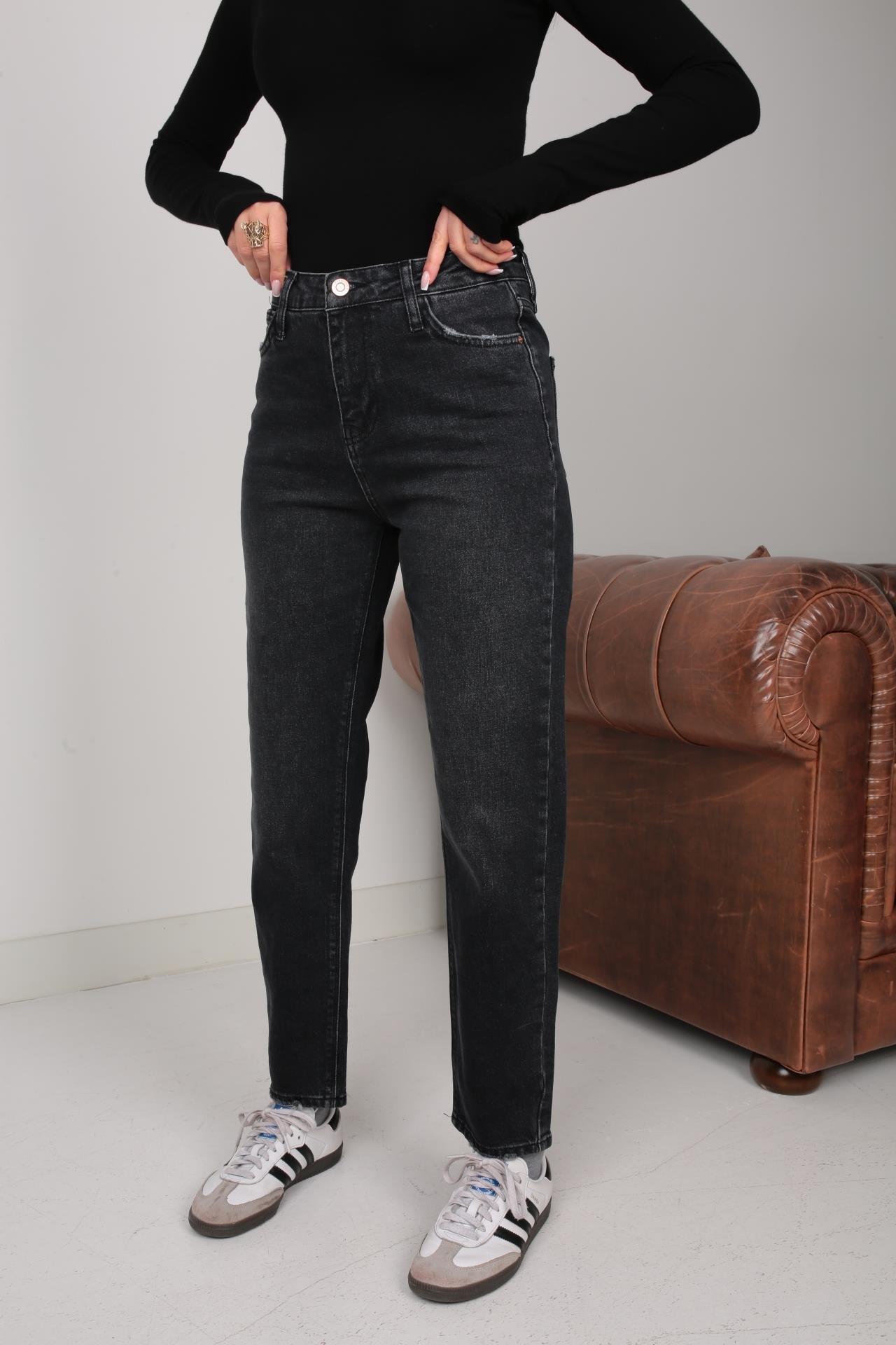 Siyah Paça Detay Mom Jean(1736-1) JEAN