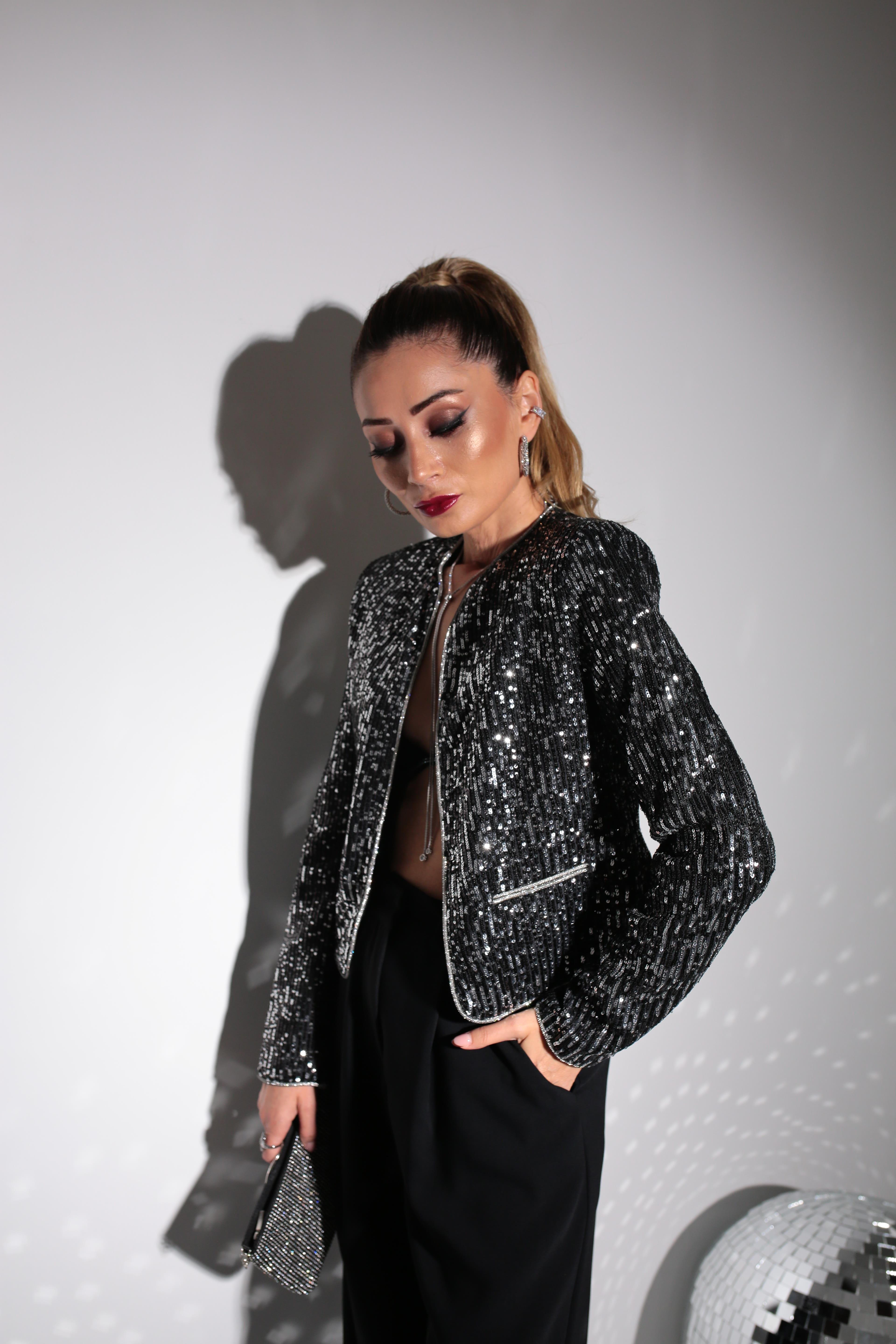 Taş Biyeli Siyah Pul Payet İşli Crop Ceket CEKET