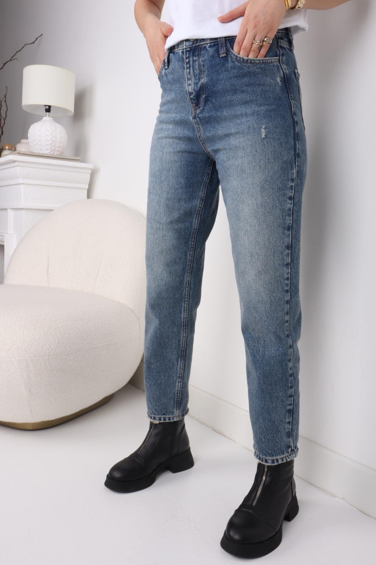 Taşlanmış Düz Kesim Likrasız Mom Jean JEAN