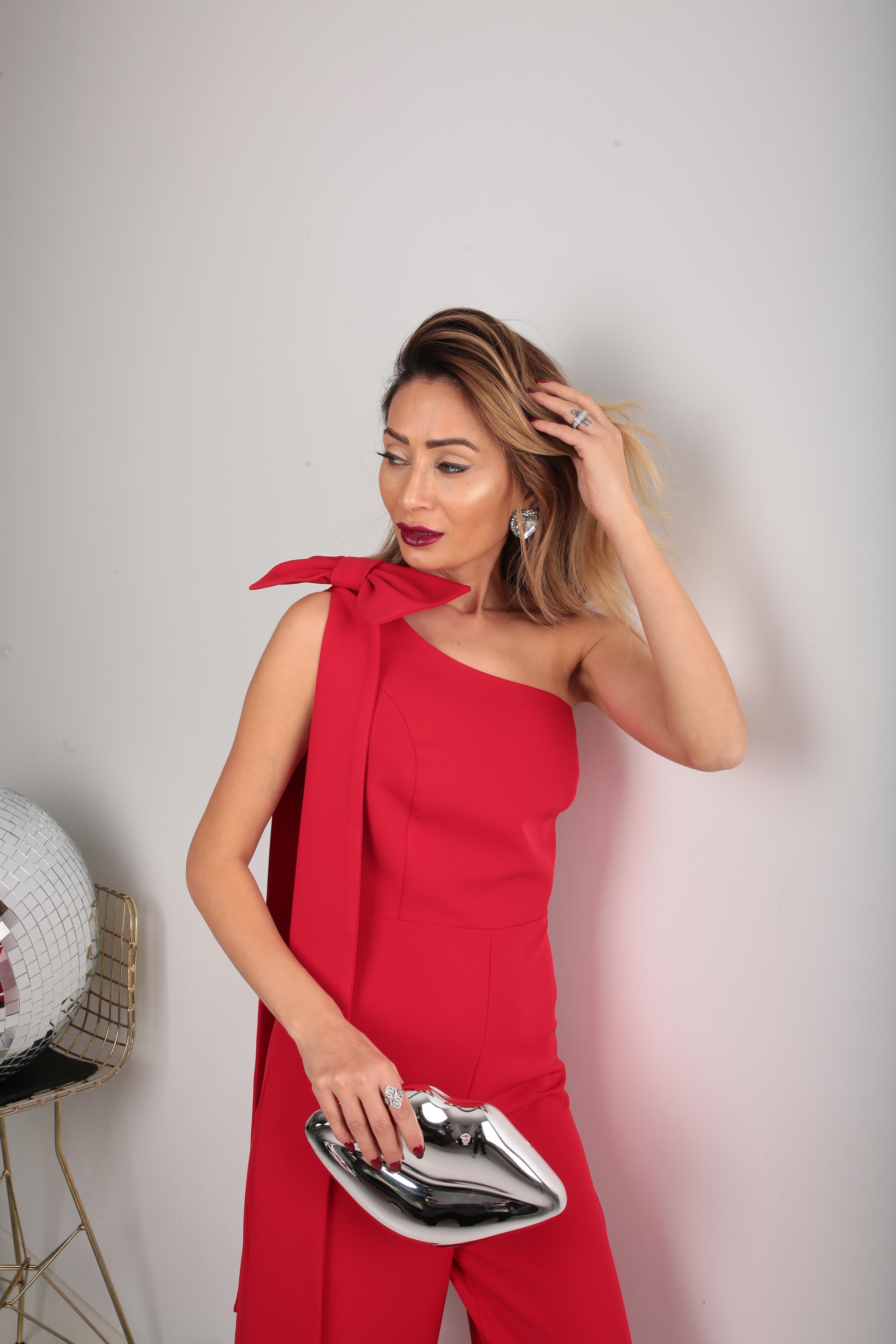 Tek Omuzu Kurdela Detaylı Kırmızı Tulum TULUM