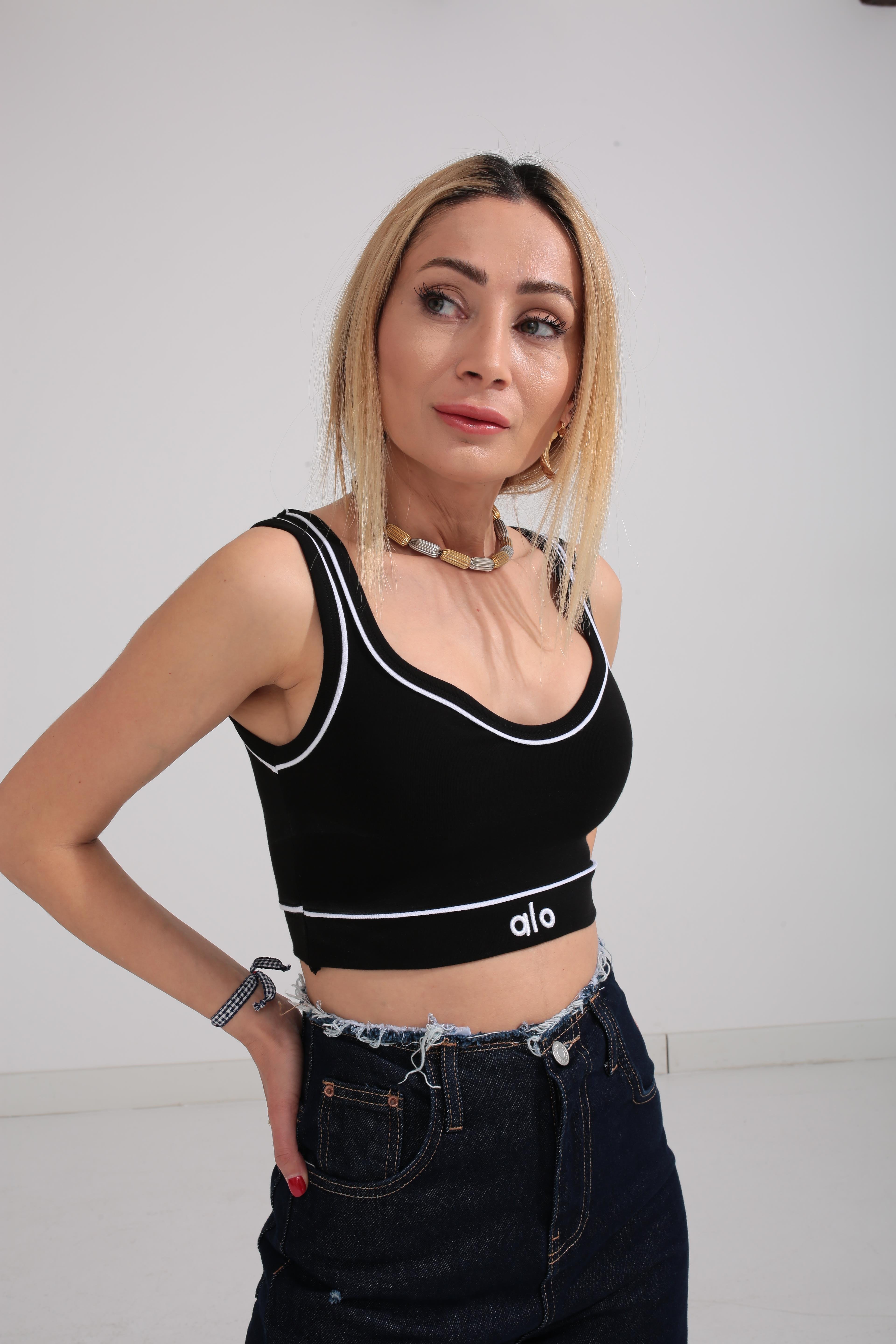 Yaka Detay Nakışlı Siyah Crop CROP | NO33