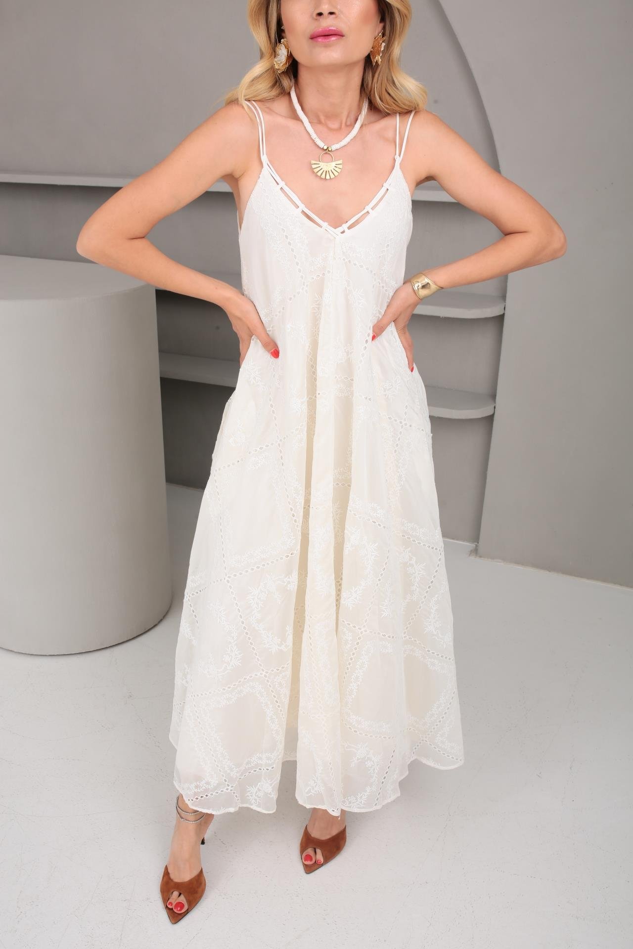 Yakası İpli Organze Nakışlı İthal Elbise ELBİSE | NO33