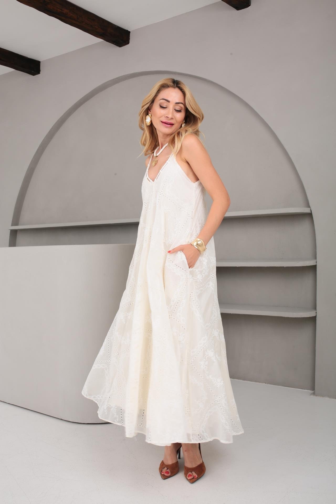 Yakası İpli Organze Nakışlı İthal Elbise ELBİSE | NO33