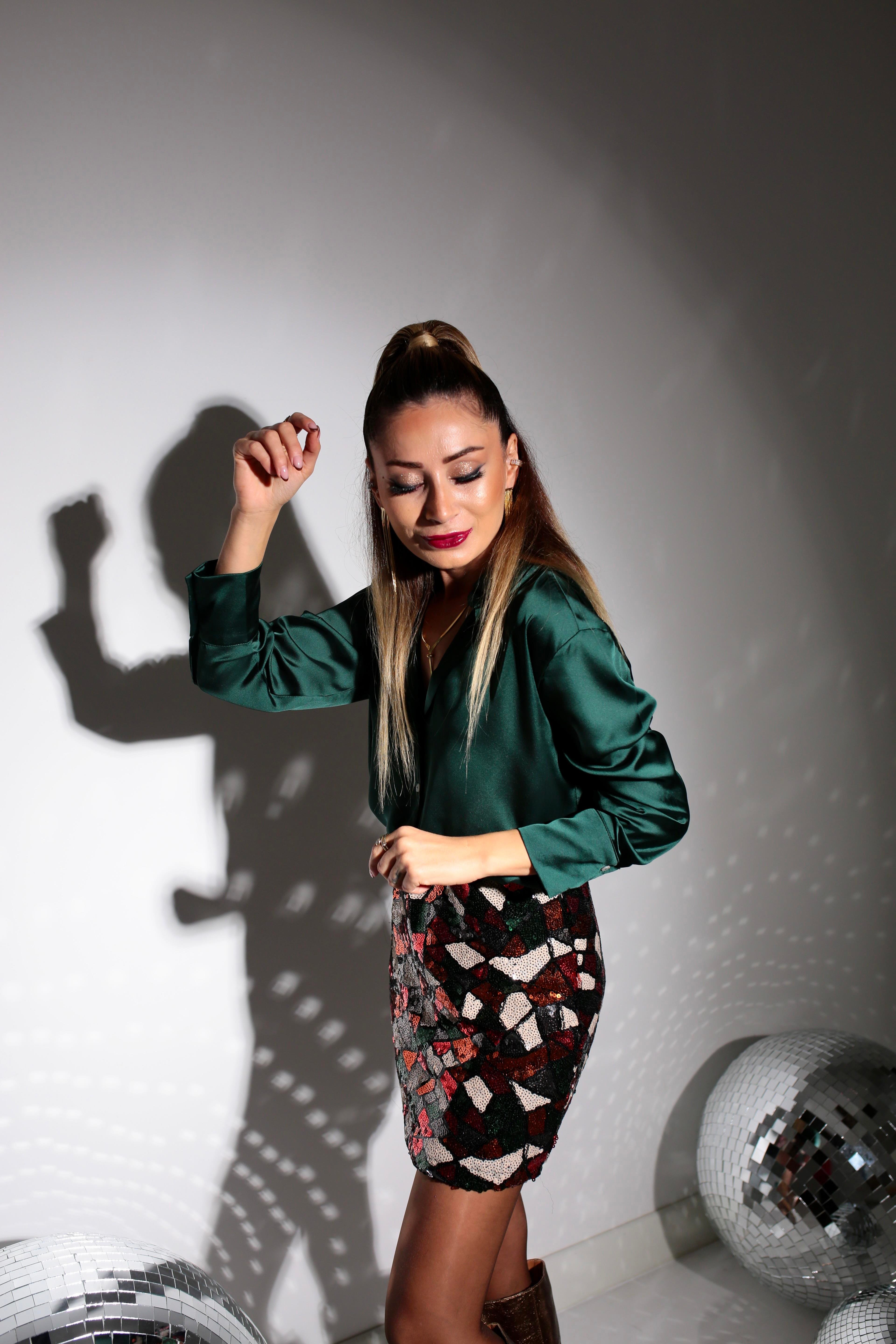 Yeşil V Yaka Saten Gömlek GÖMLEK