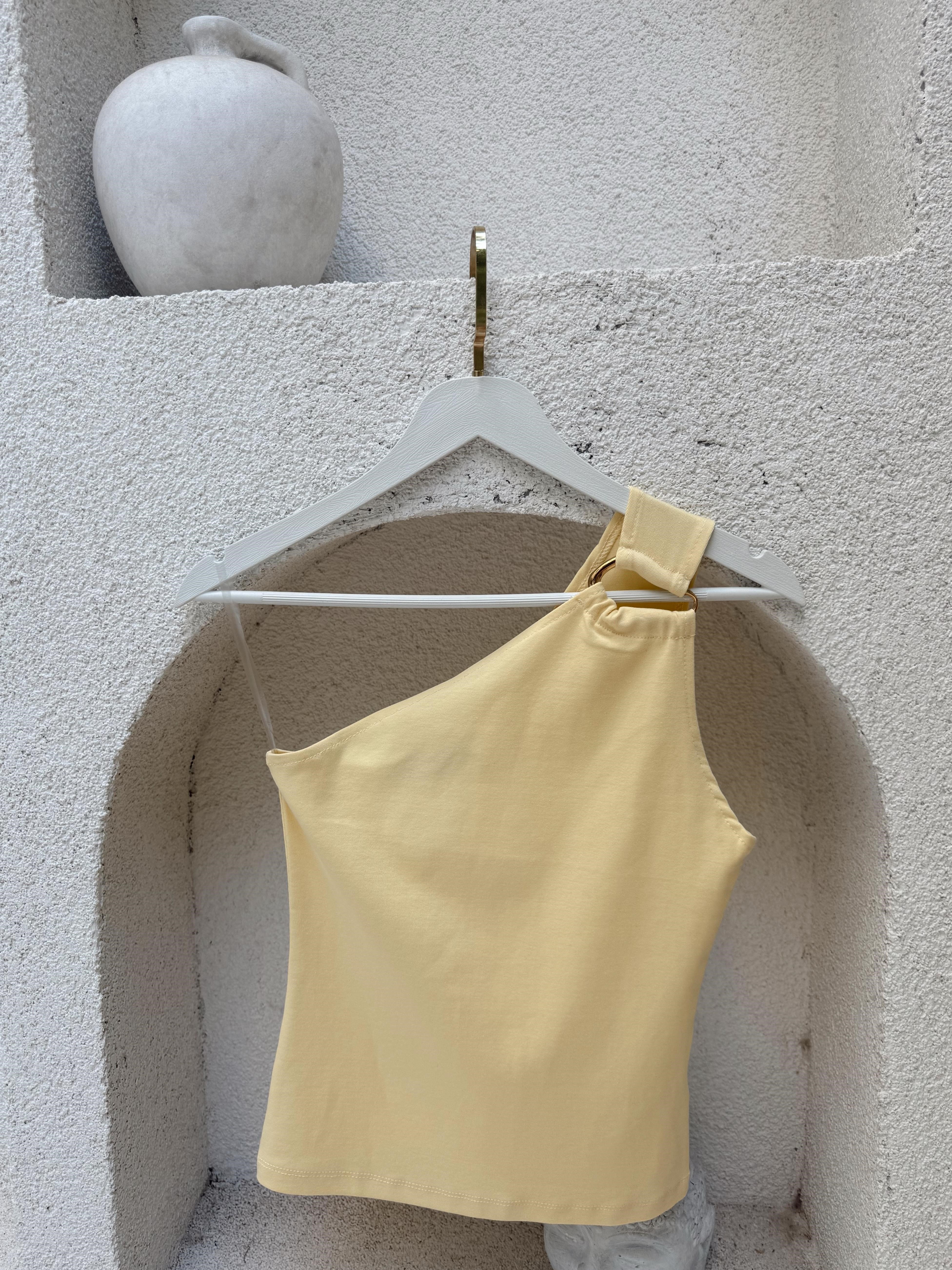Nişantaşı Butik TEK OMUZ GOLD AKSESUAR SARI BLUZ
