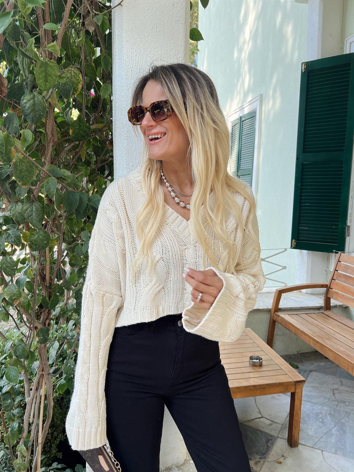Nişantaşı Butik V YAKA ÖRGÜ DETAY CROP KREM KAZAK