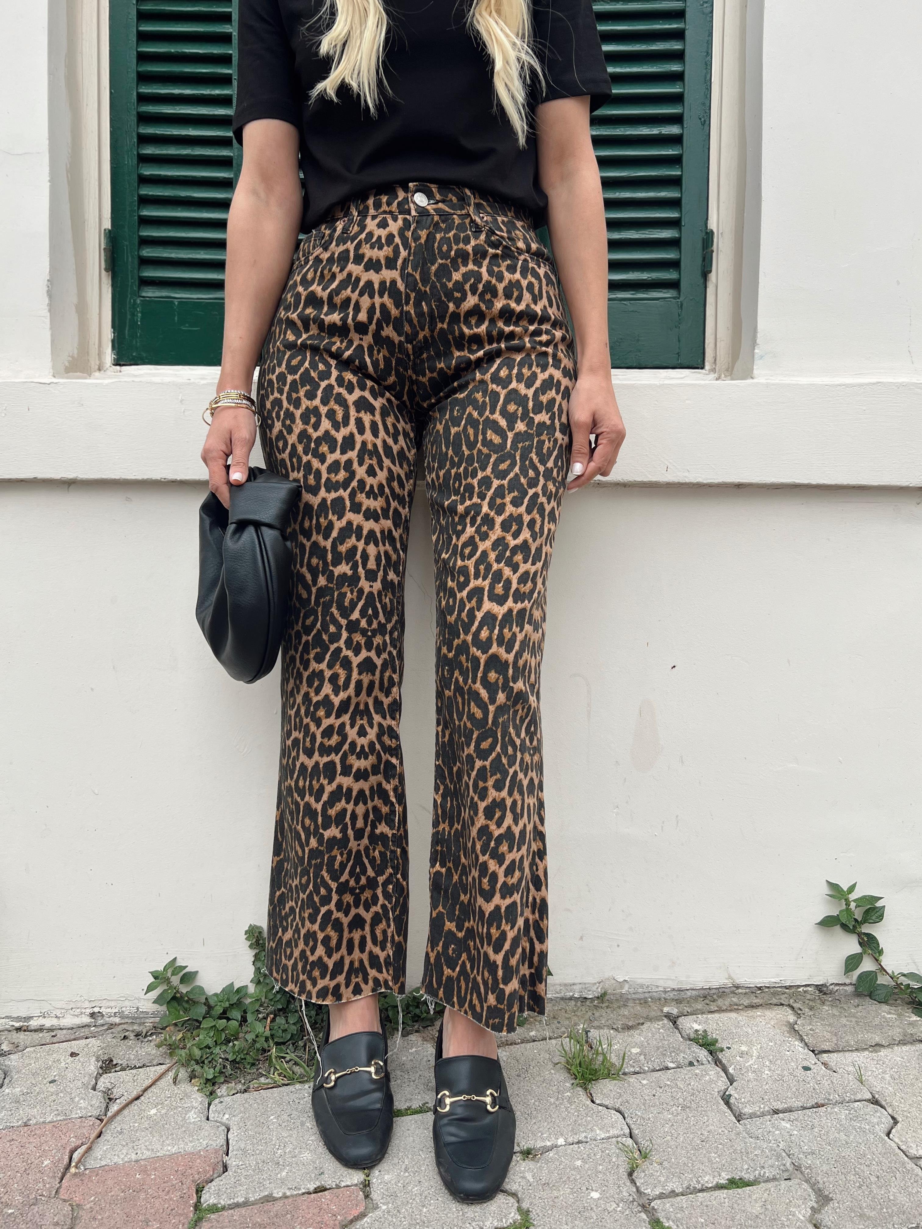 YÜKSEK BEL LEOPAR  KESİK PAÇA MOM PANTOLON · 2