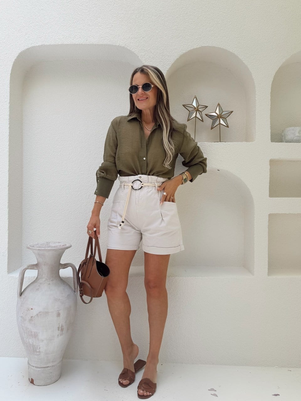 Nişantaşı Butik YÜKSEK BELİ LASTİKLİ KEMERLİ MOM ŞORT BEJ