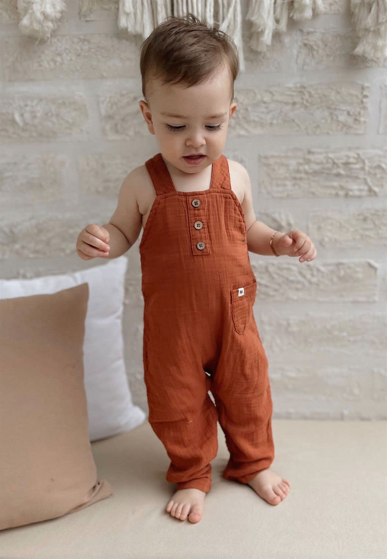62046 - 5067Askılı Süs Patlı Cepli Müslin Tulum 0-3 Yaş Rust  - CigitCigitAskılı Süs Patlı Cepli Müslin Tulum 0-3 Yaş Rust