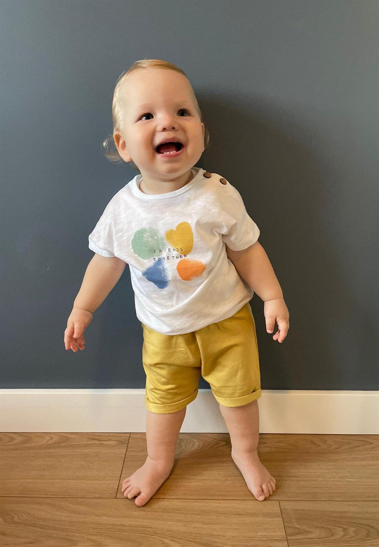 62544 - 5200Frıends Together Baskılı Şortlu Takım 1-4 Yaş Ekru Hardal - Yeni SezonCigitFrıends Together Baskılı Şortlu Takım 1-4 Yaş Ekru Hardal