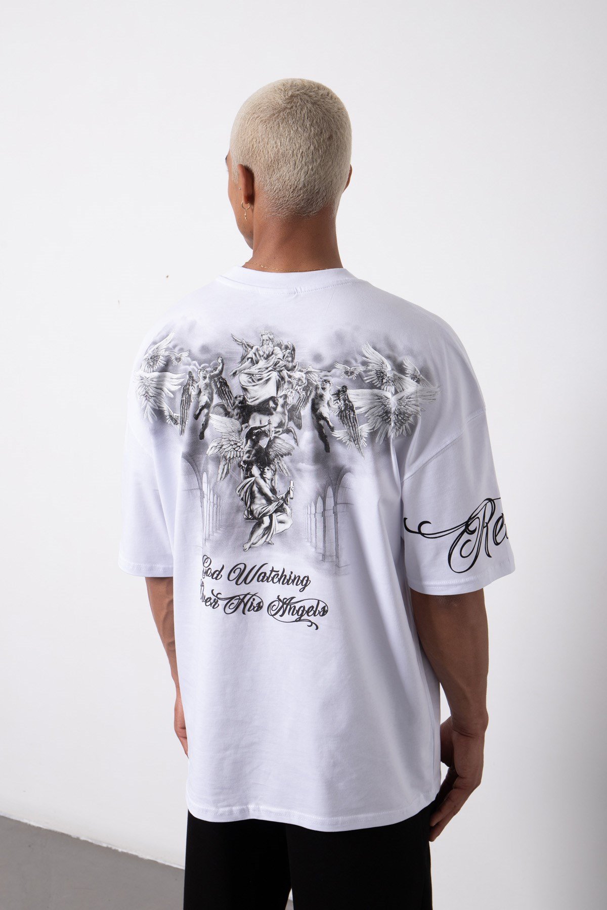 Oversize God Watching Baskılı Pamuklu T-Shirt BEYAZ