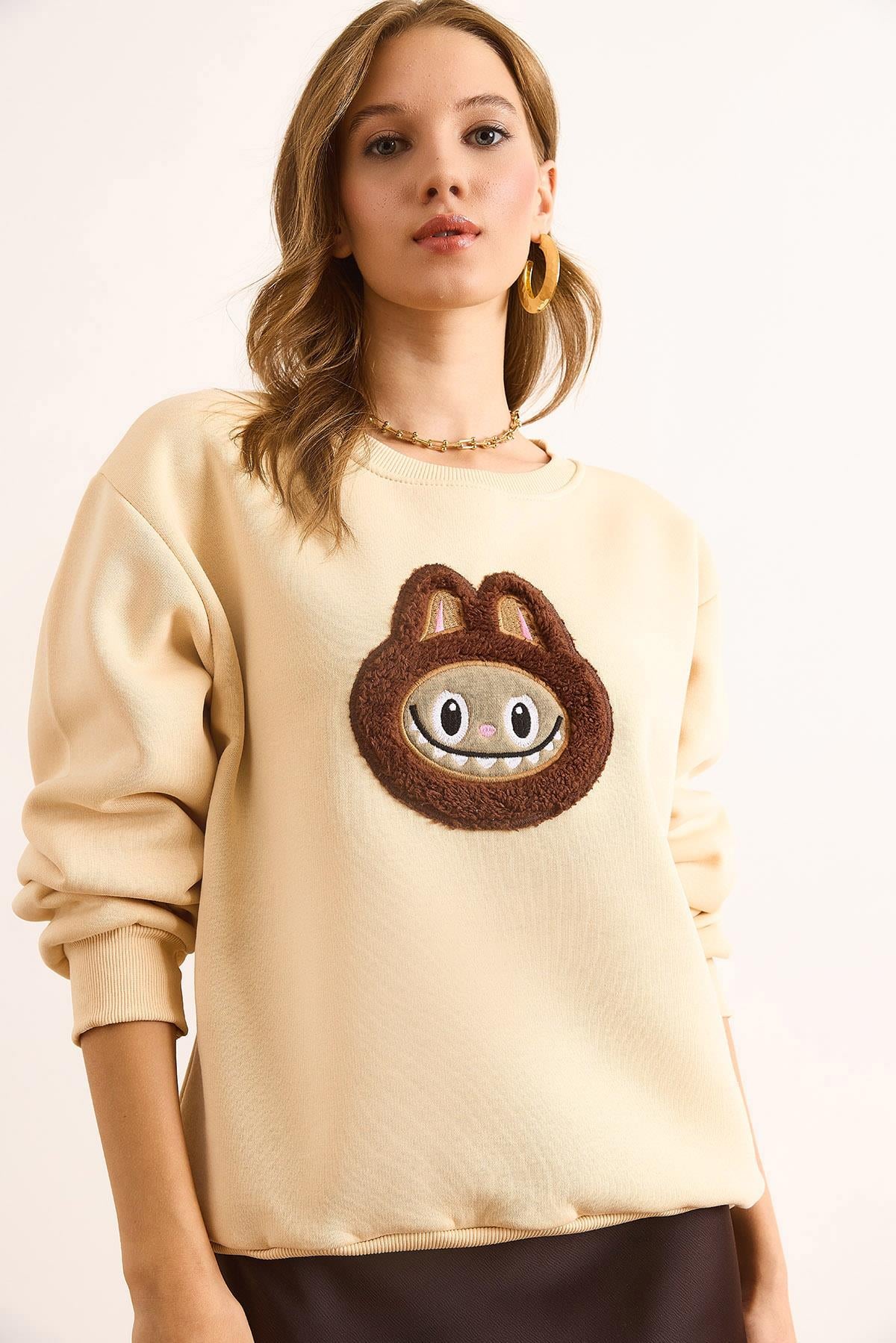 Aplikeli Şardonlu Basic Sweatshirt Bej