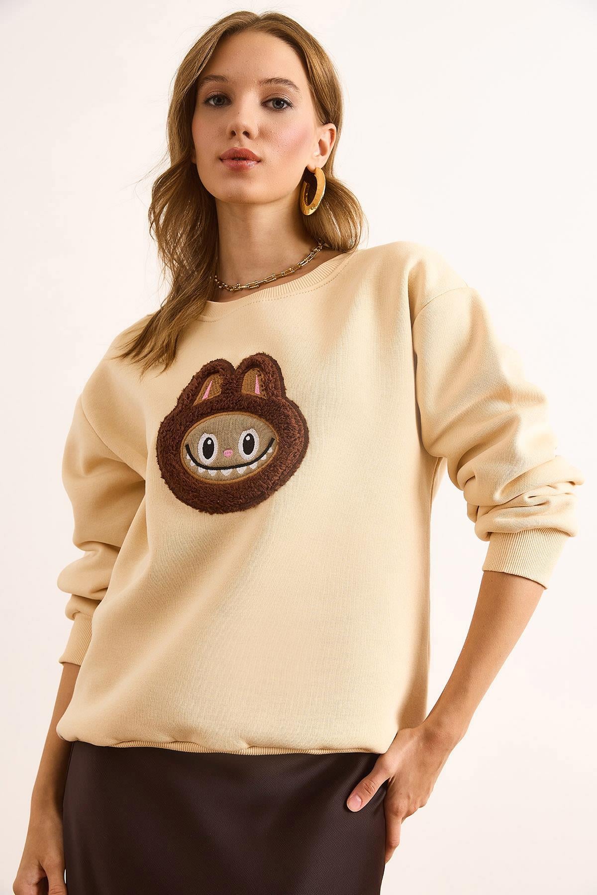 Aplikeli Şardonlu Basic Sweatshirt Bej
