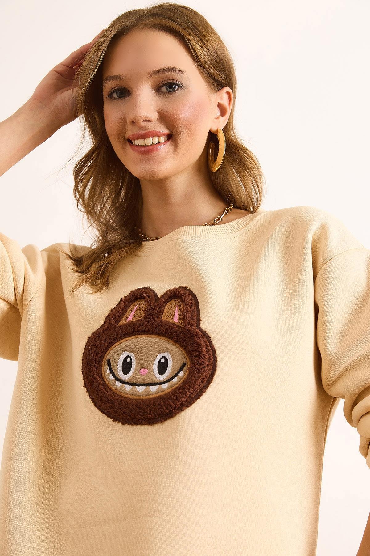 Aplikeli Şardonlu Basic Sweatshirt Bej