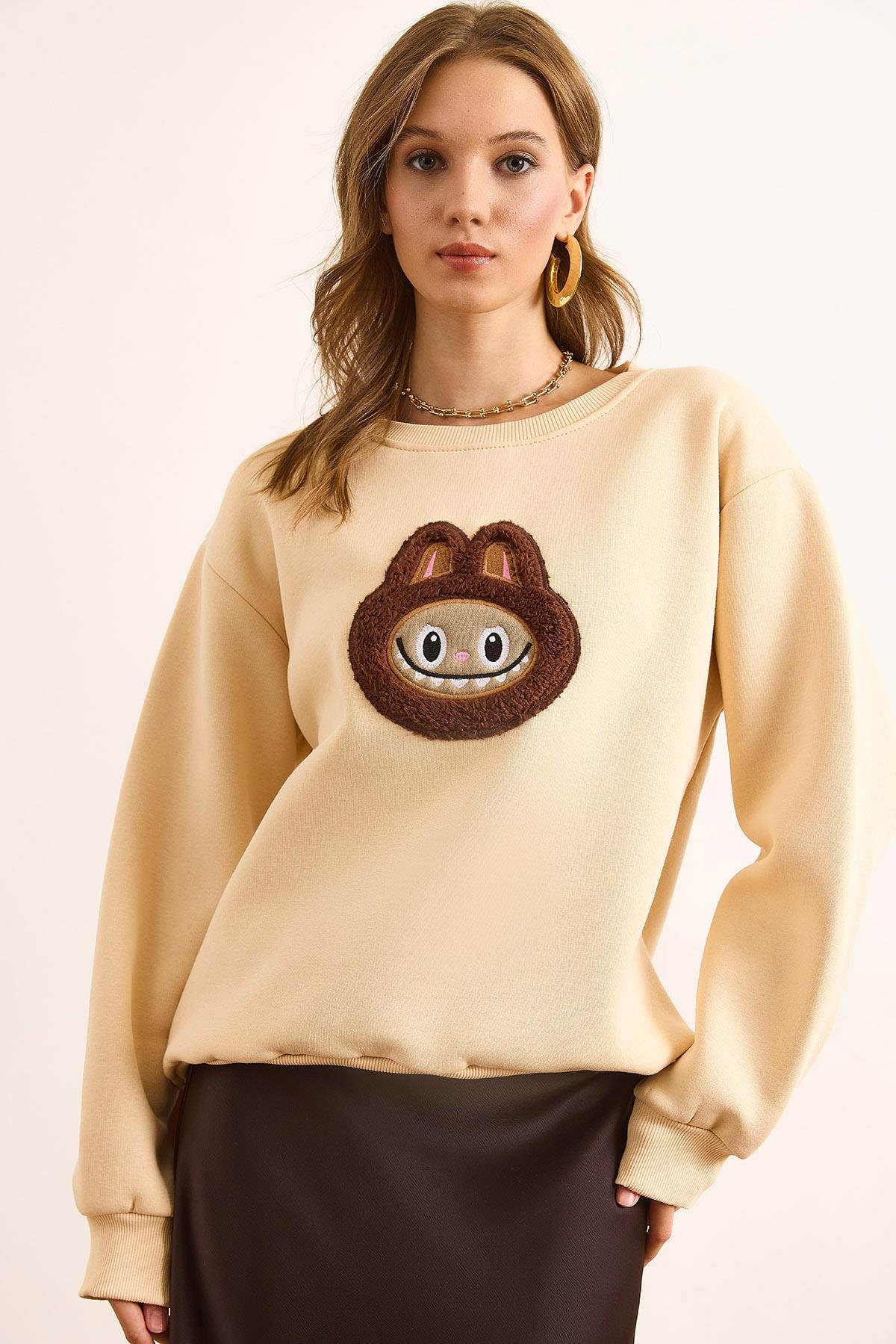 Aplikeli Şardonlu Basic Sweatshirt Bej