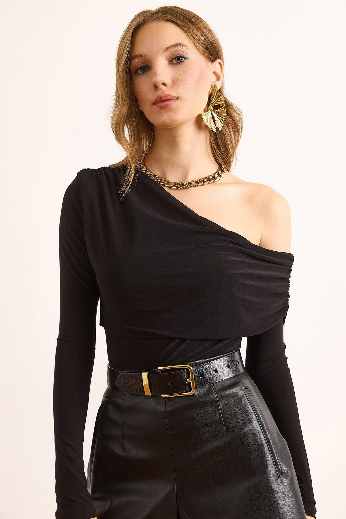Asimetrik Drape Detaylı Sandy Bluz Siyah