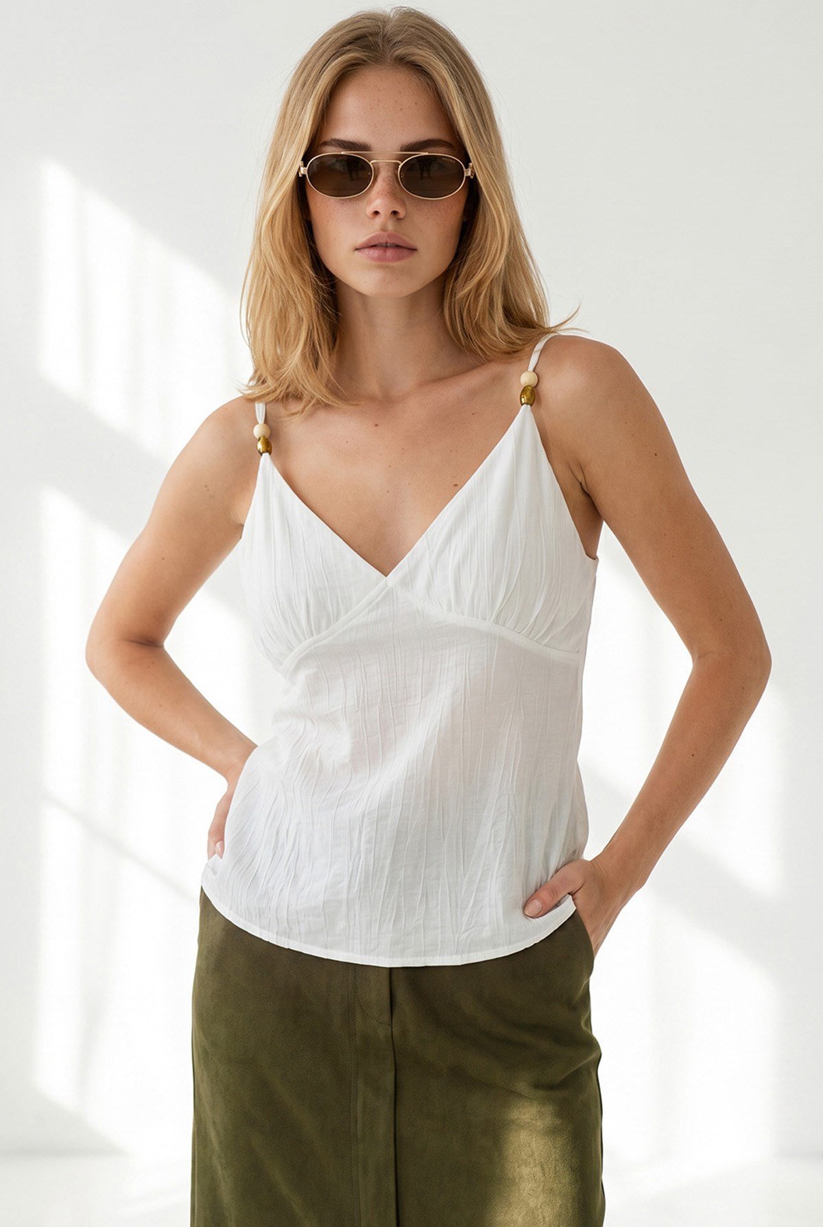 Askısı Ayarlanabilir Boncuk Detaylı Crop Bluz Beyaz