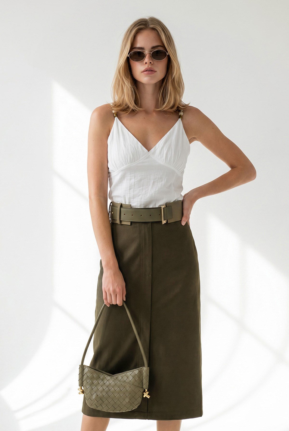 Askısı Ayarlanabilir Boncuk Detaylı Crop Bluz Beyaz