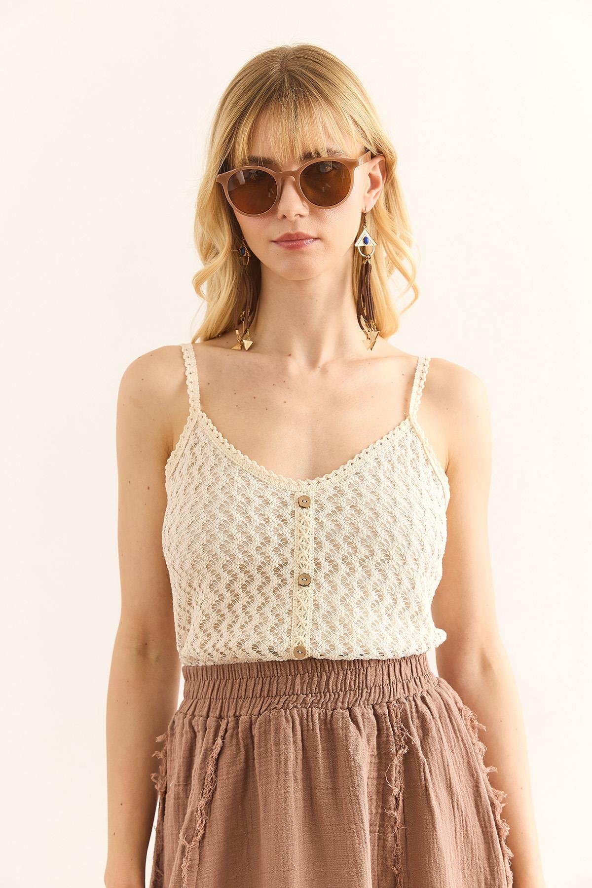 Astarlı Askılı Düğme Detaylı Crop Bluz Taş