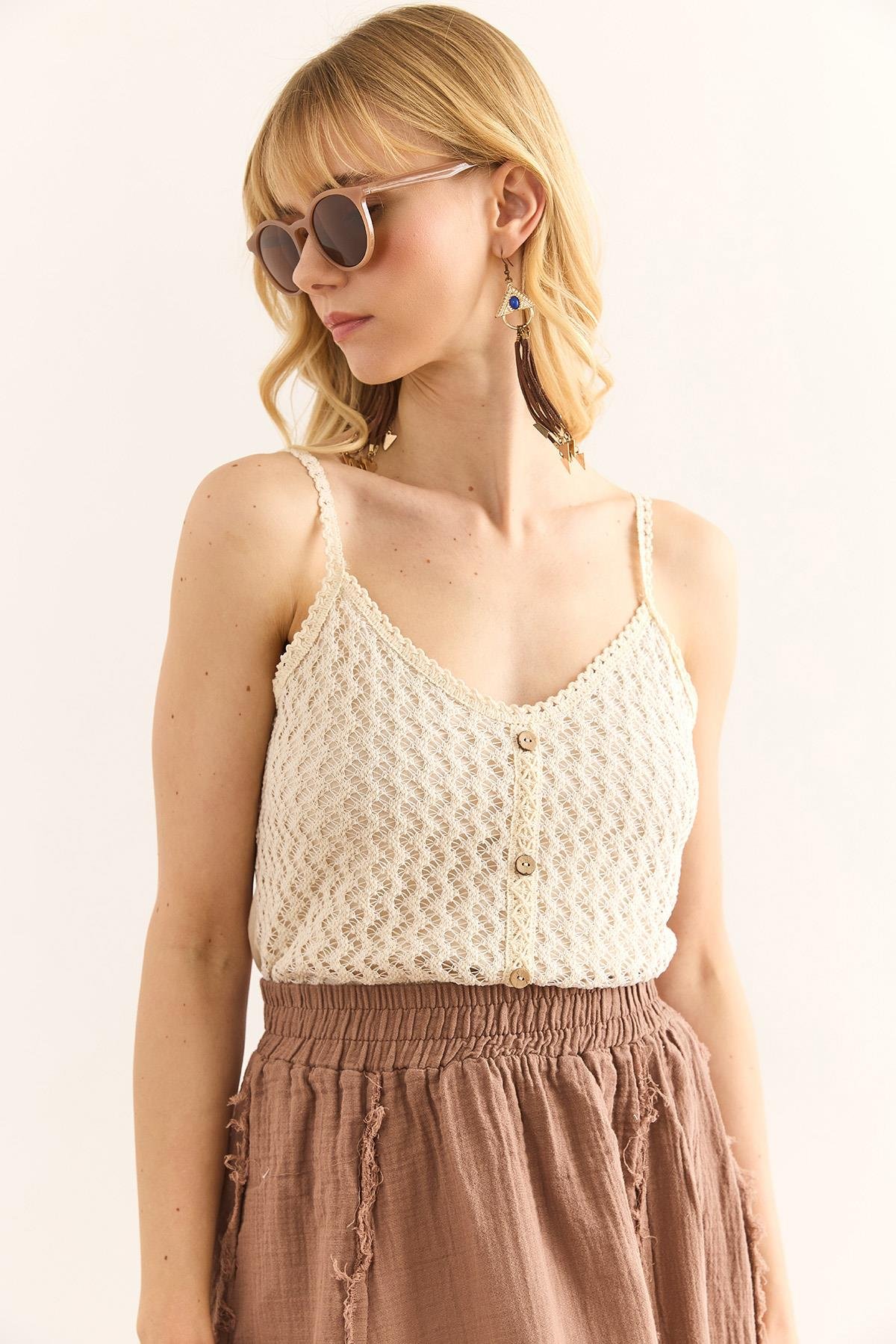Astarlı Askılı Düğme Detaylı Crop Bluz Taş