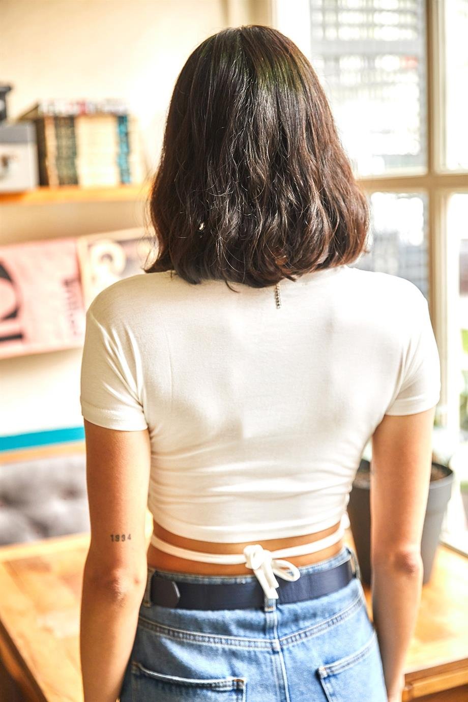 Bağcık Detaylı Crop Örme Viscon Bluz Ekru