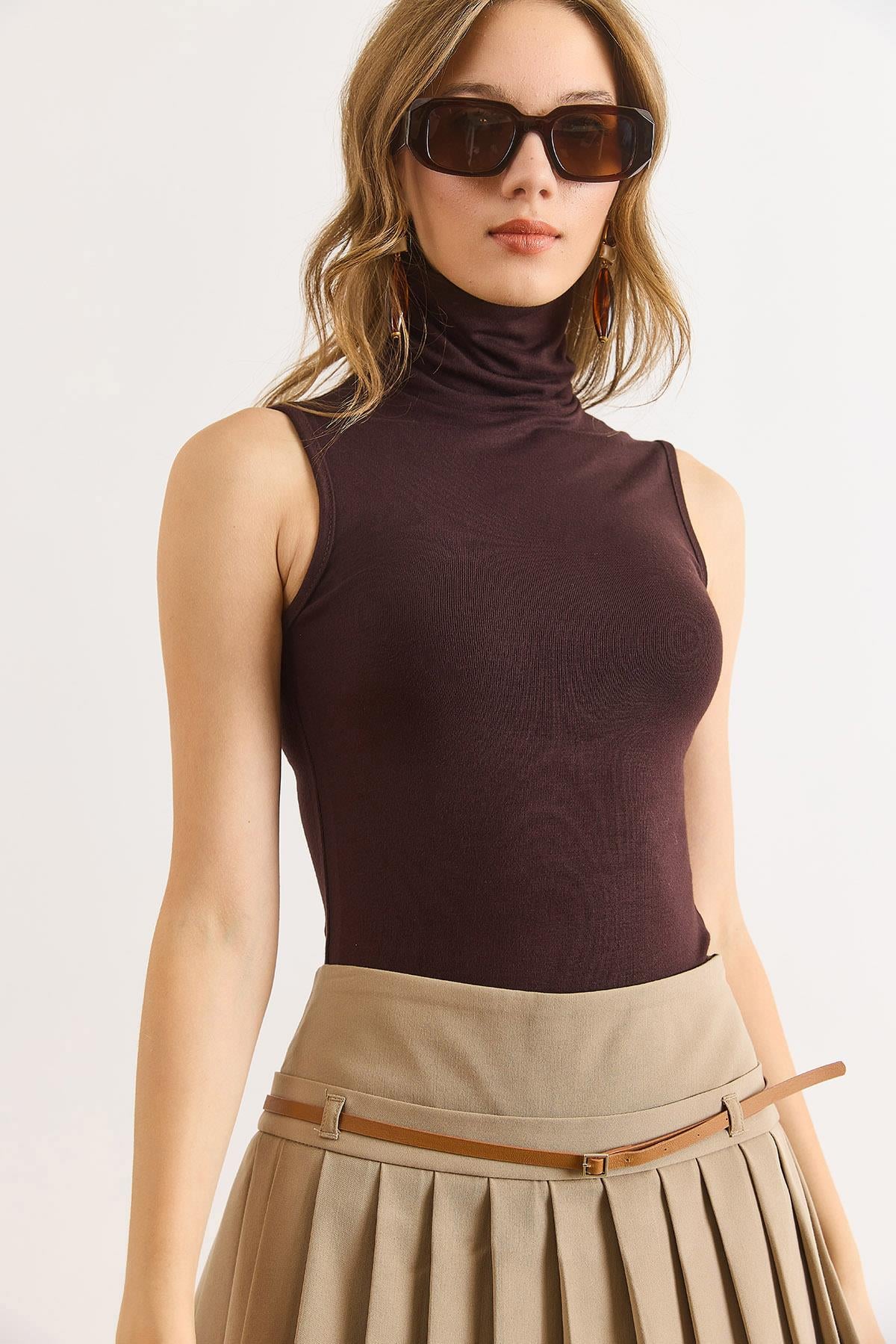 Balıkçı Yaka Altı Çıtçıtlı Yumuşak Dokulu Bodysuit Kahverengi