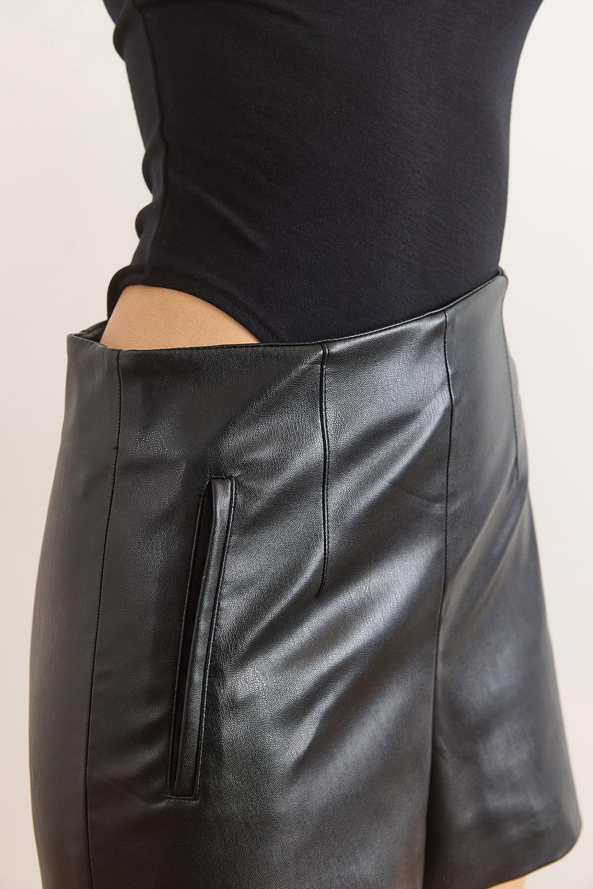 Balıkçı Yaka Altı Çıtçıtlı Yumuşak Dokulu Bodysuit Siyah
