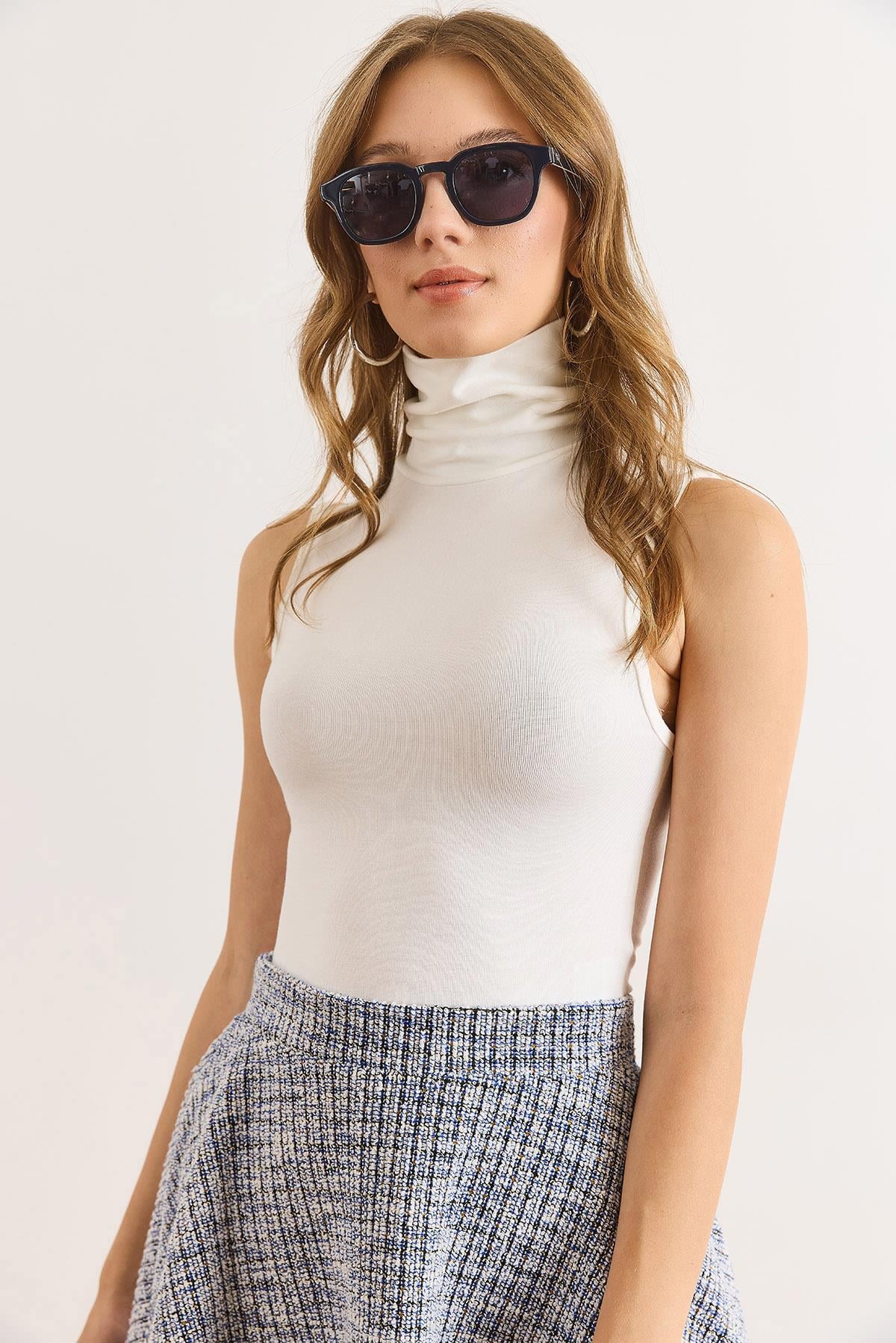 Balıkçı Yaka Altı Çıtçıtlı Yumuşak Dokulu Bodysuit Beyaz
