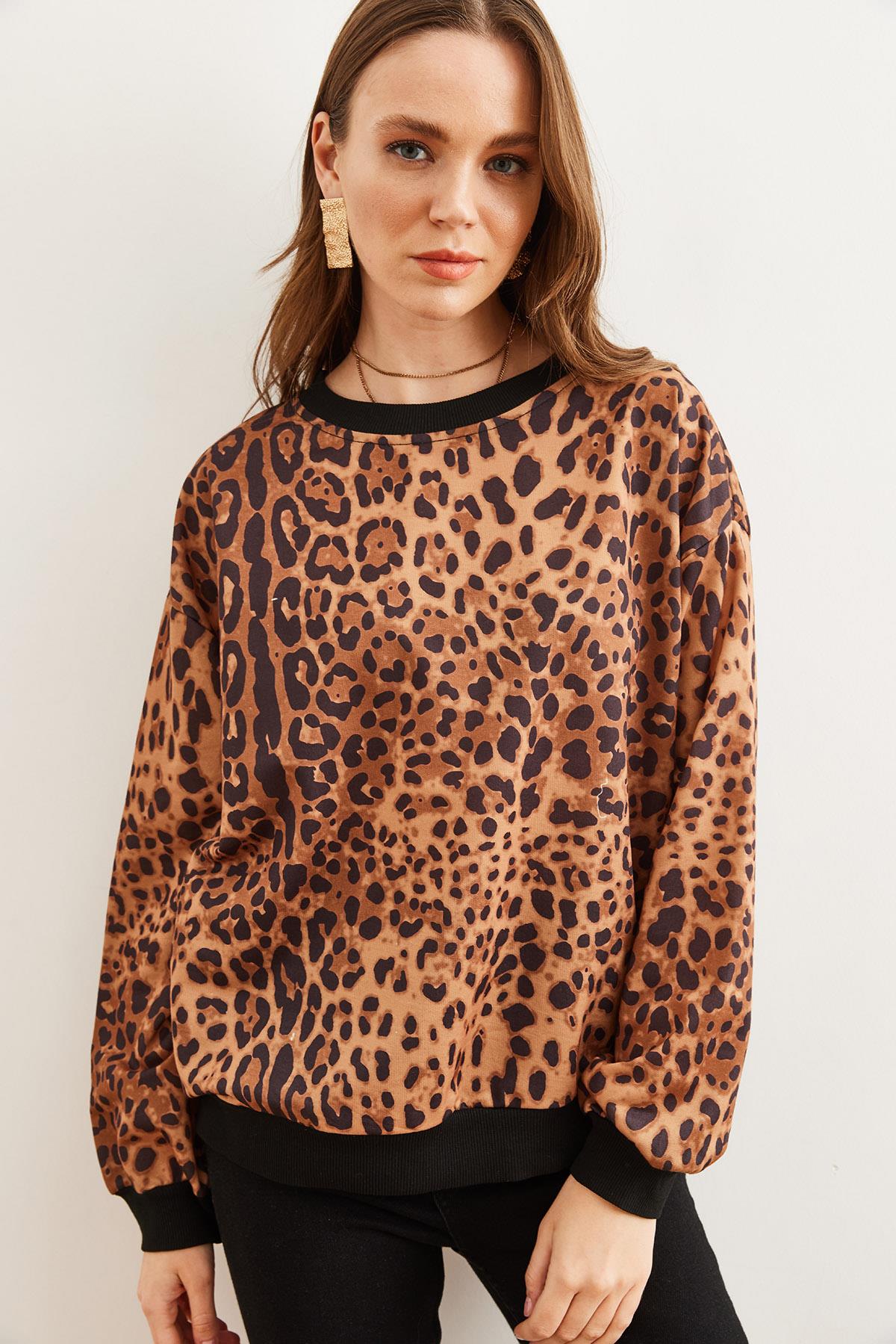 Basic Yumuşak Dokulu Salaş Sweatshirt Kahverengi Leopar