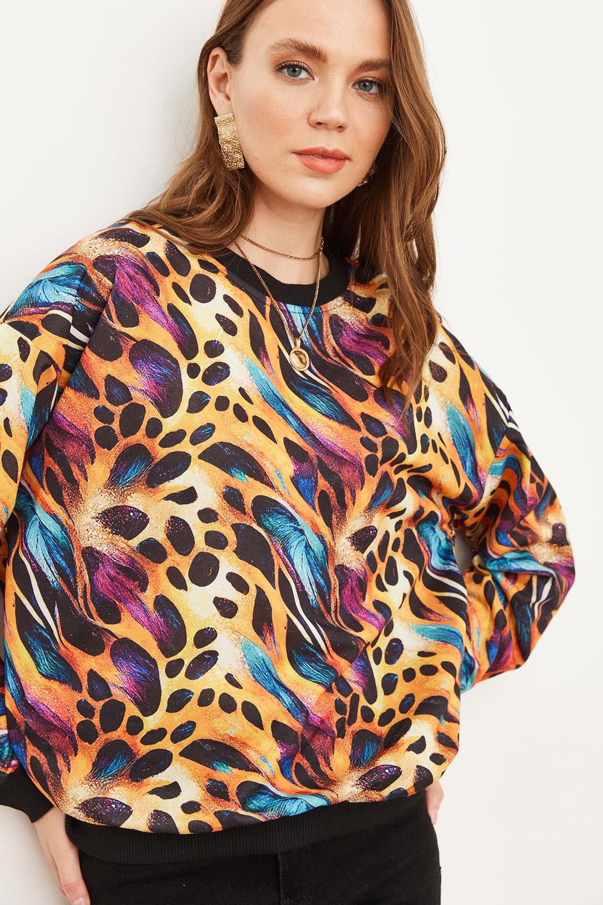 Basic Yumuşak Dokulu Salaş Sweatshirt Renkli Leopar