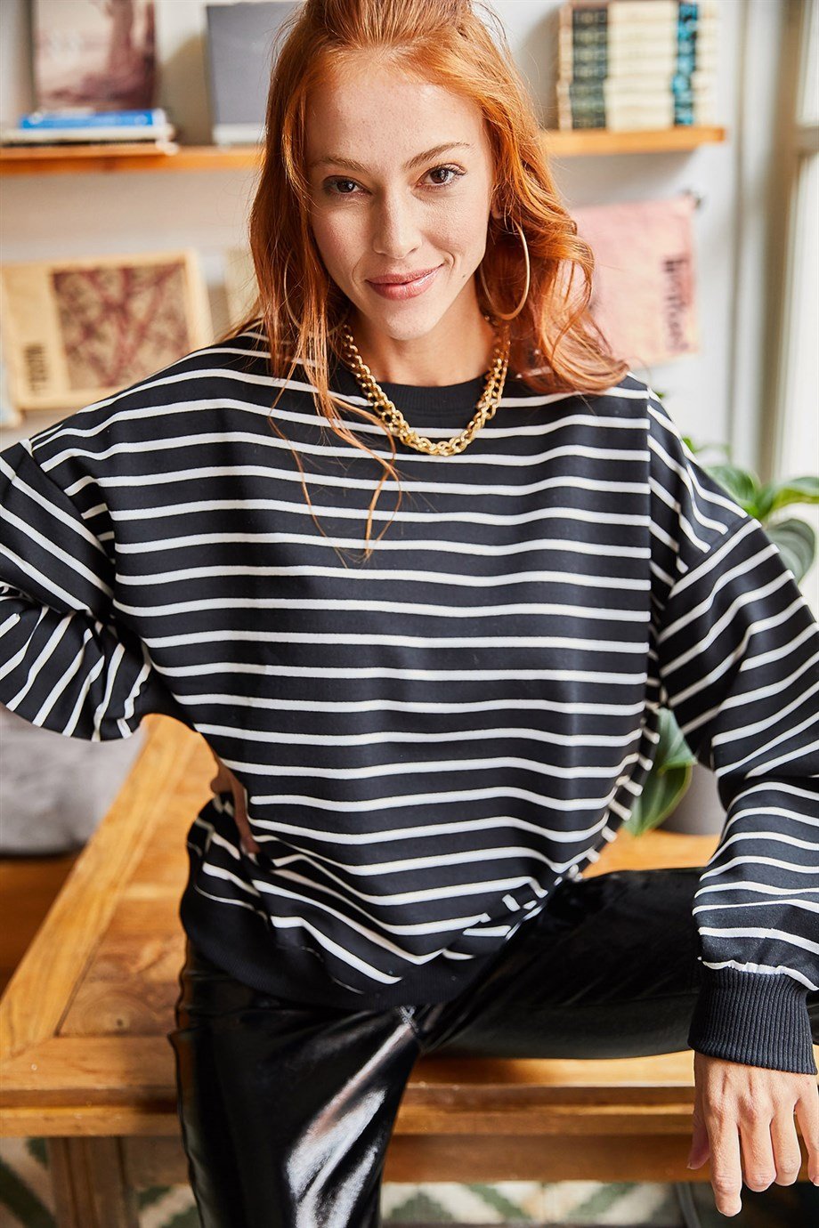 Basic Yumuşak Dokulu Salaş Sweatshirt Siyah Beyaz
