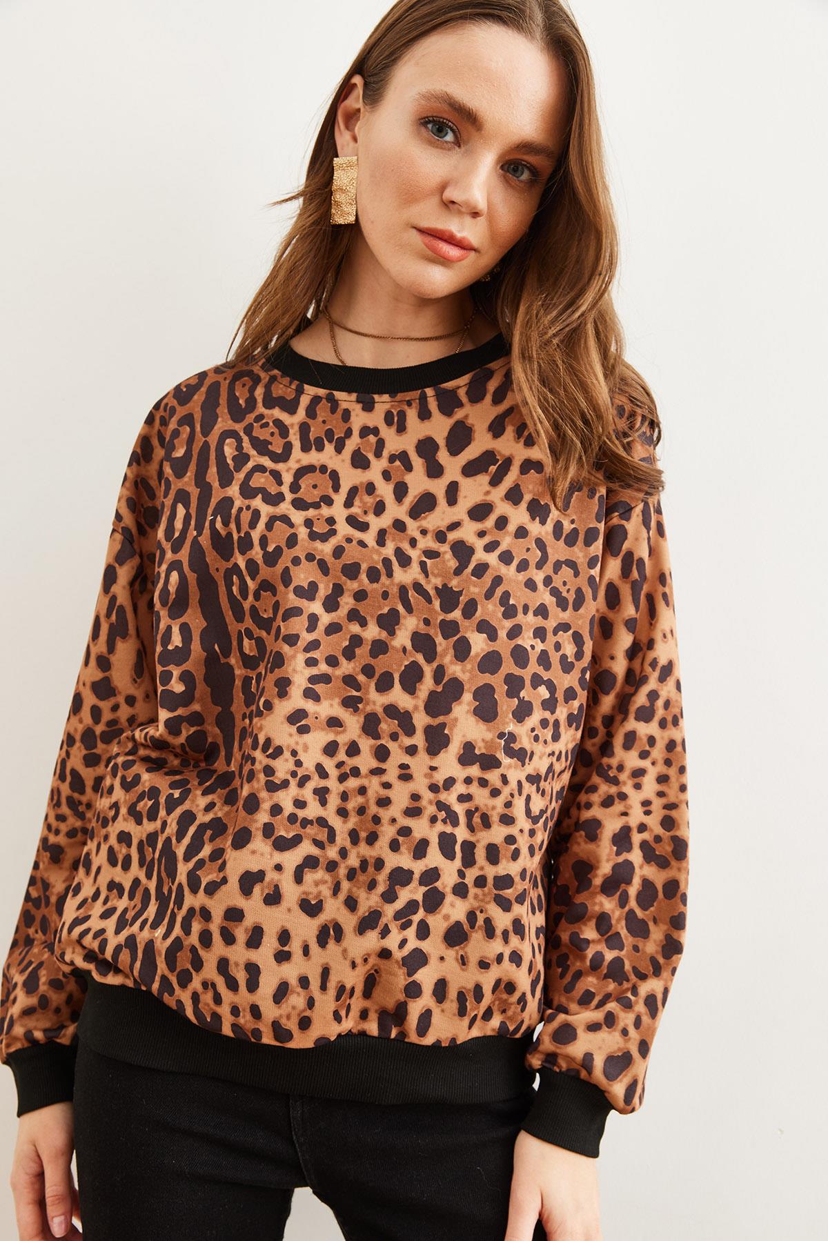 Basic Yumuşak Dokulu Salaş Sweatshirt Kahverengi Leopar