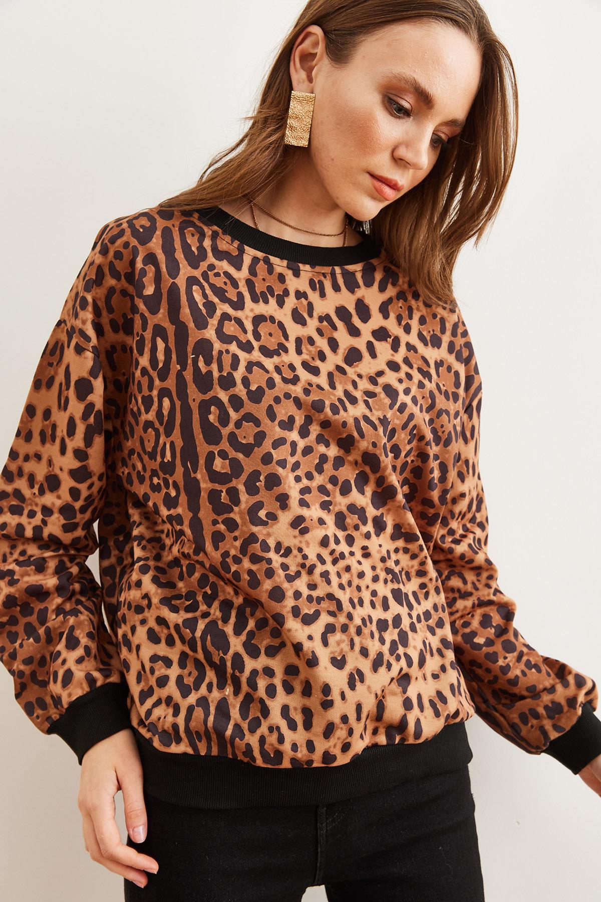 Basic Yumuşak Dokulu Salaş Sweatshirt Kahverengi Leopar