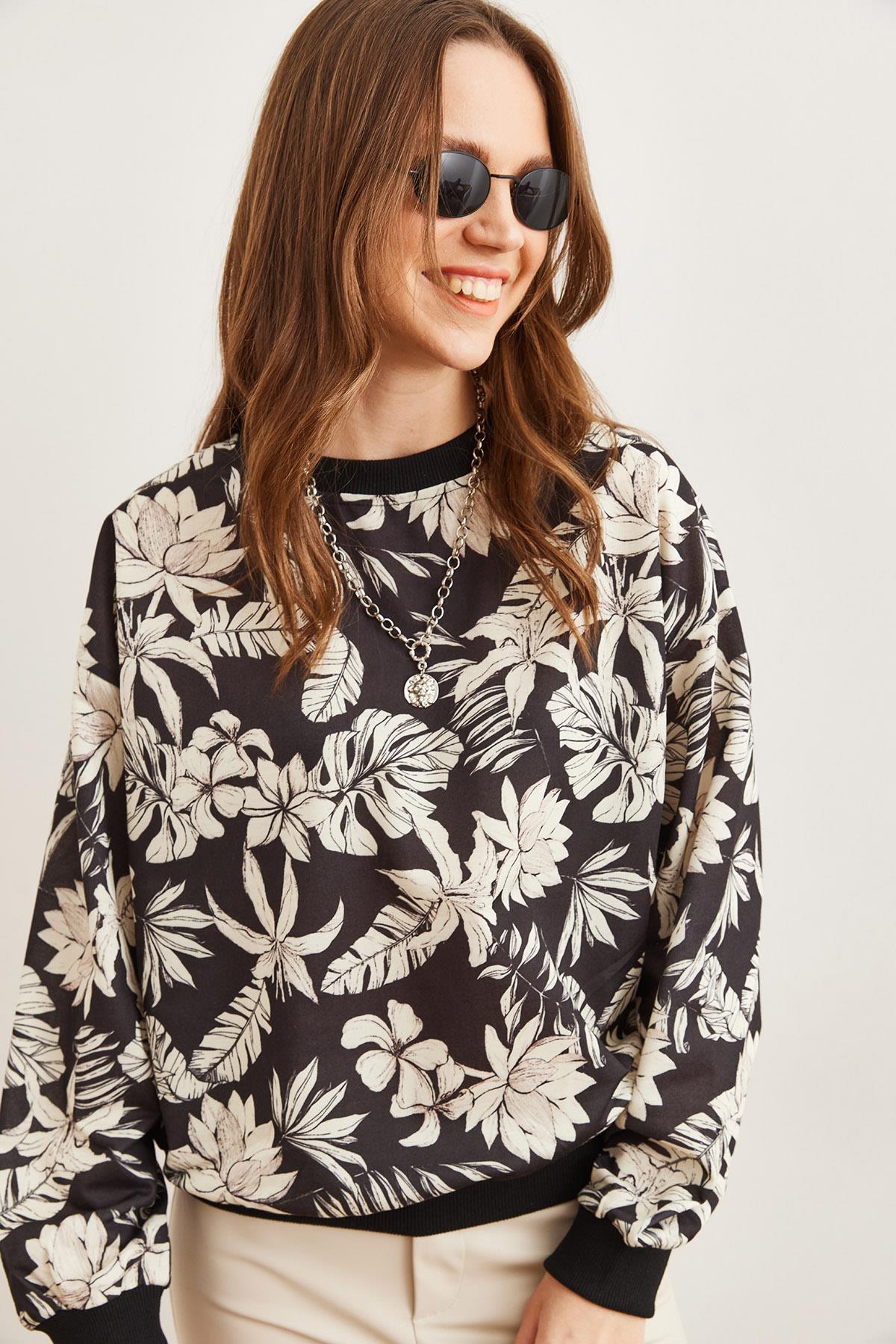 Basic Yumuşak Dokulu Salaş Sweatshirt Çiçek Siyah