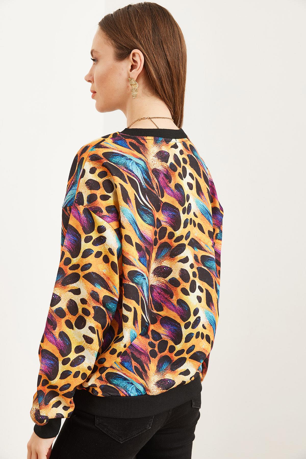 Basic Yumuşak Dokulu Salaş Sweatshirt Renkli Leopar