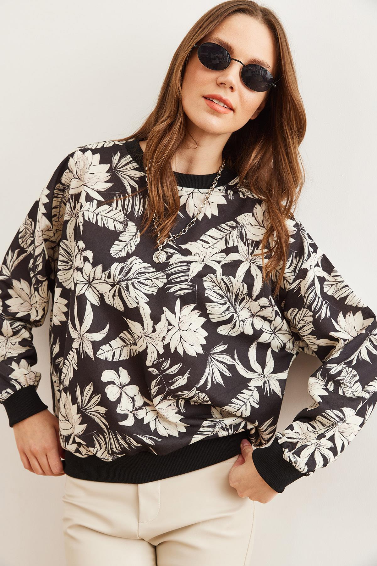Basic Yumuşak Dokulu Salaş Sweatshirt Çiçek Siyah