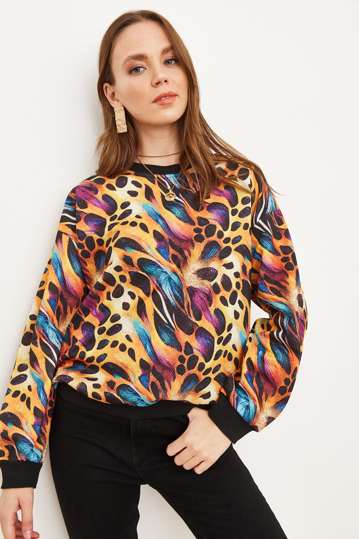 Basic Yumuşak Dokulu Salaş Sweatshirt Renkli Leopar