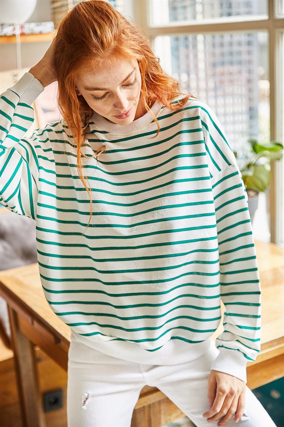 Basic Yumuşak Dokulu Salaş Sweatshirt Ekru Yeşil
