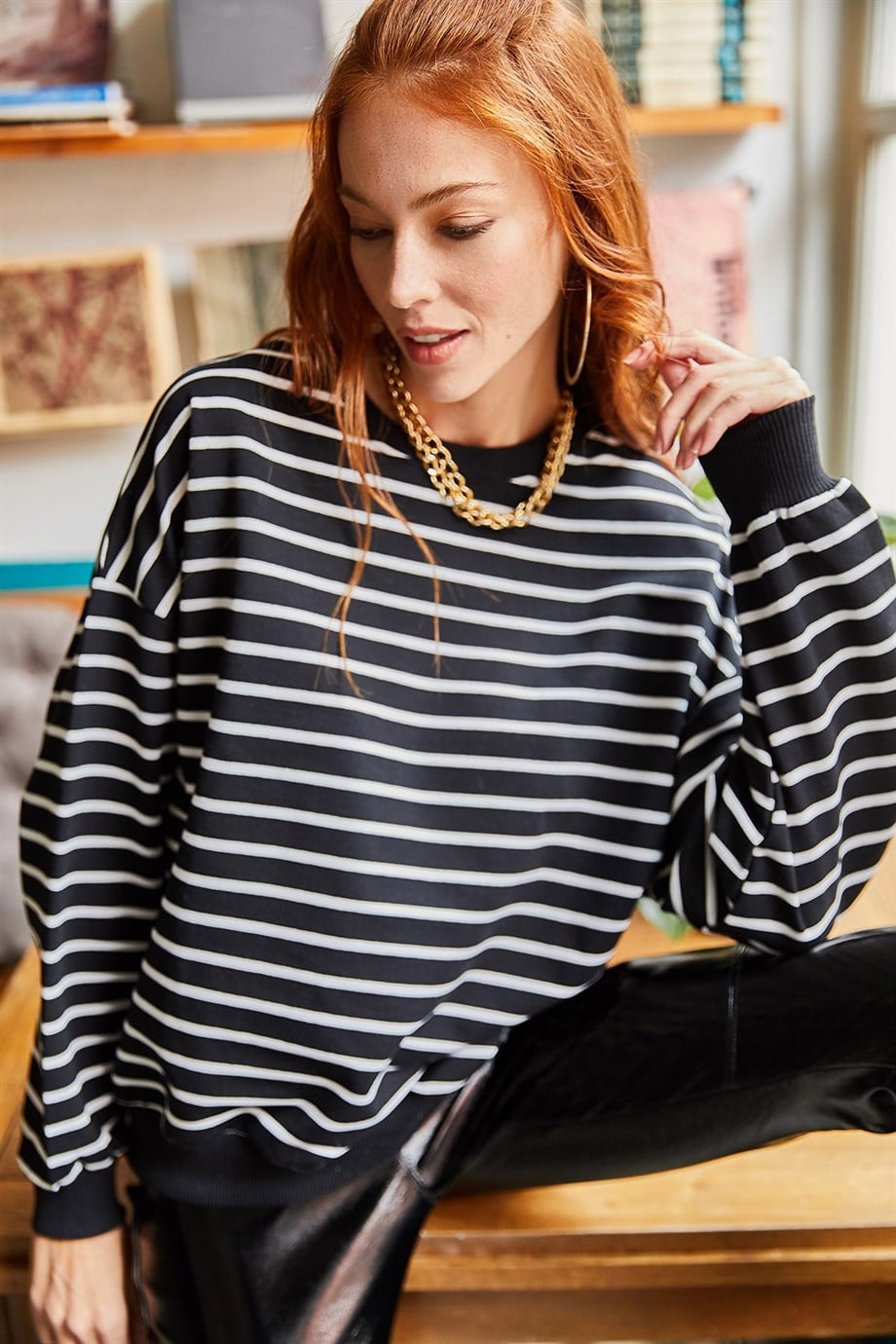 Basic Yumuşak Dokulu Salaş Sweatshirt Siyah Beyaz