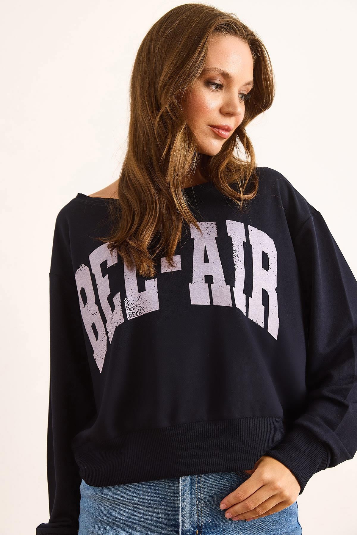 Bel Air Baskılı Kayık Yaka Sweatshirt Lacivert