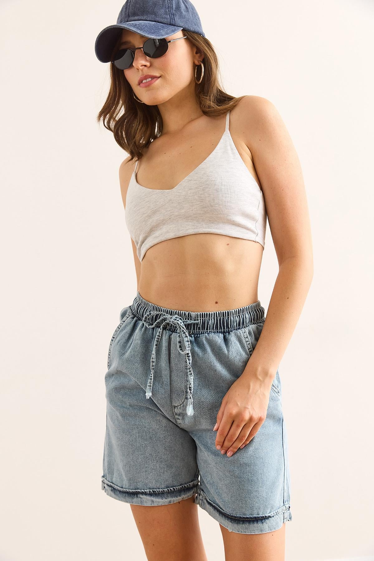 Beli Lastikli Cepli Yıkamalı Pamuk Denim Şort Mavi