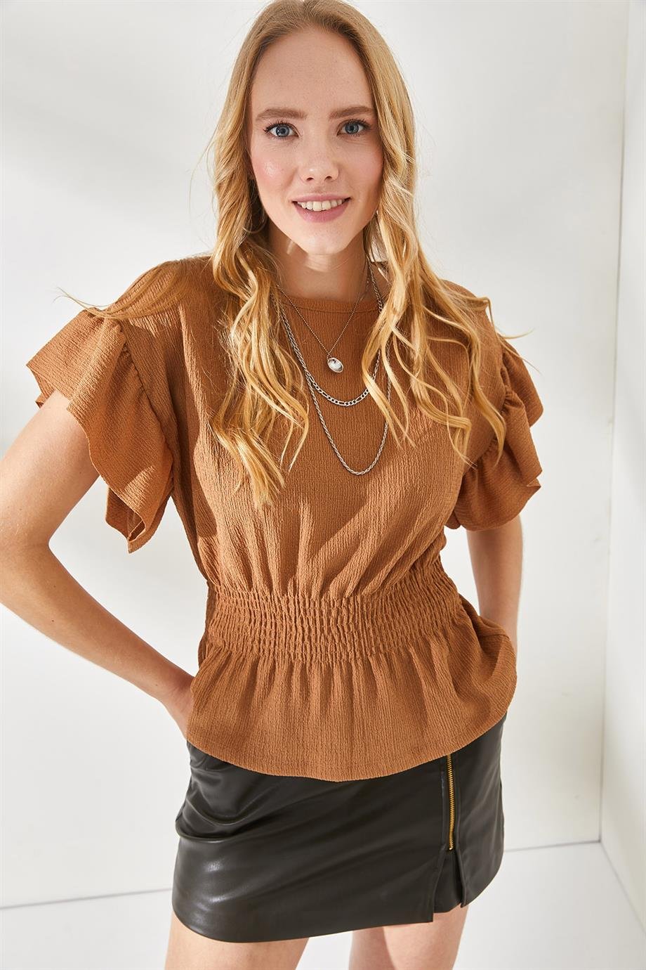 Beli Lastikli Kolu Fırfırlı Yarasa Bluz Camel
